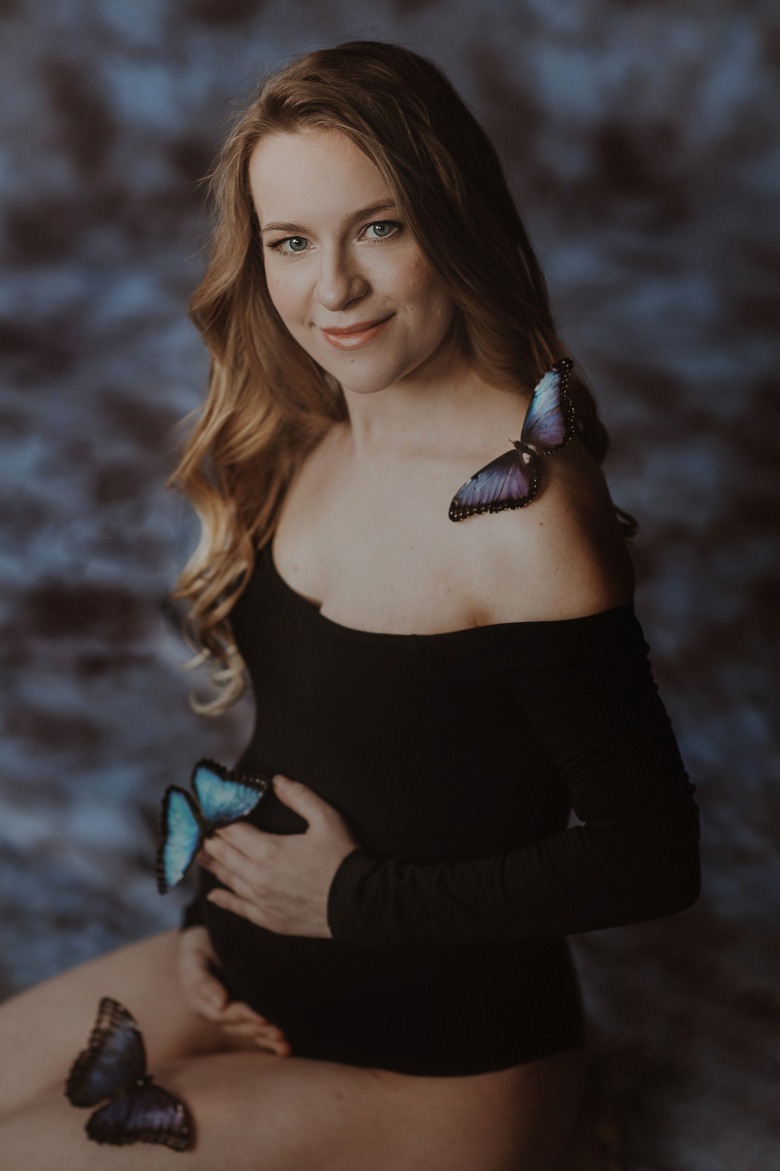 Фотосессия беременности с бабочками