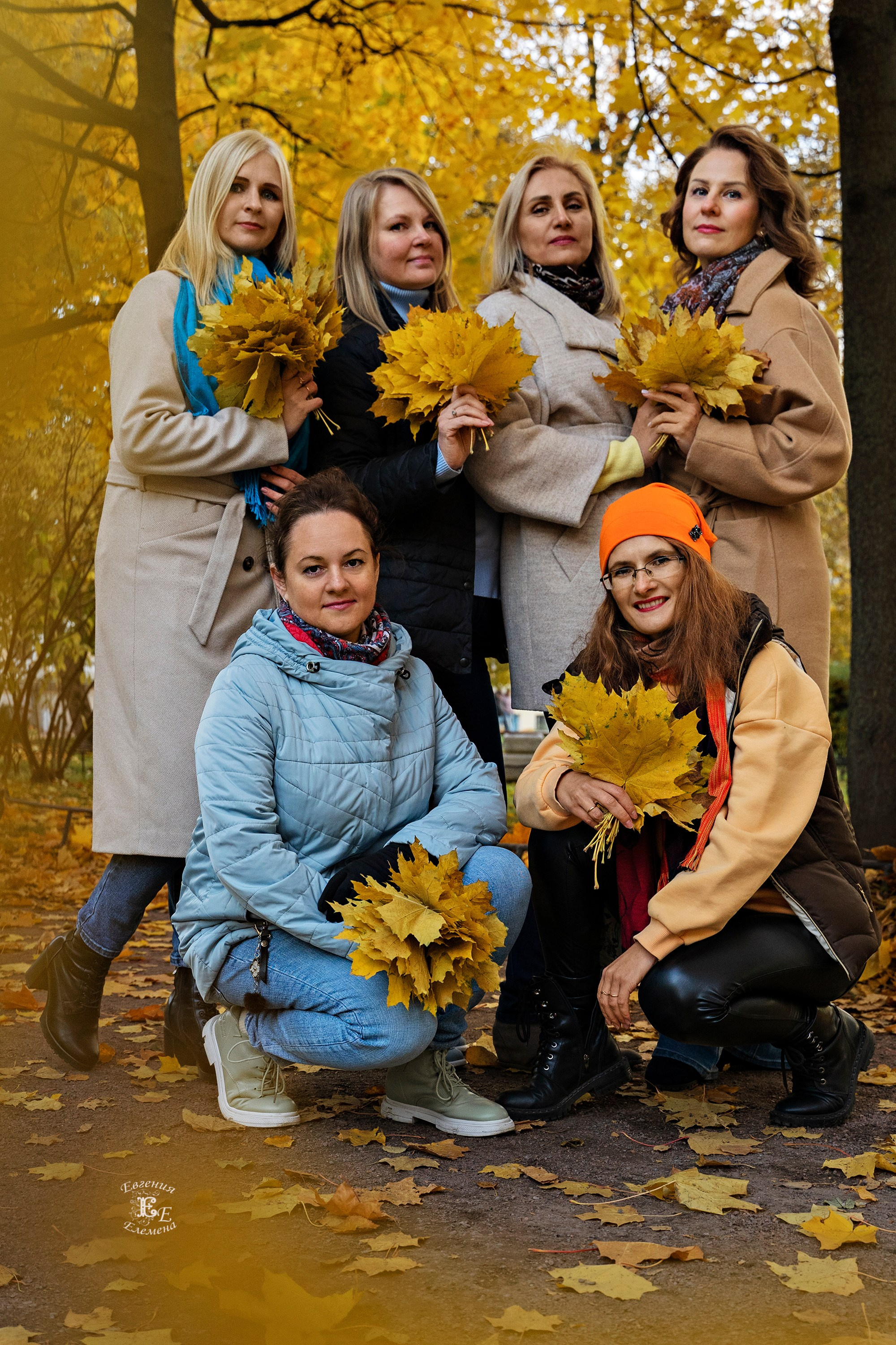 Групповая осенняя фотография. Семейный и портретный фотограф в Санкт-Петербурге Евгения Елемена
