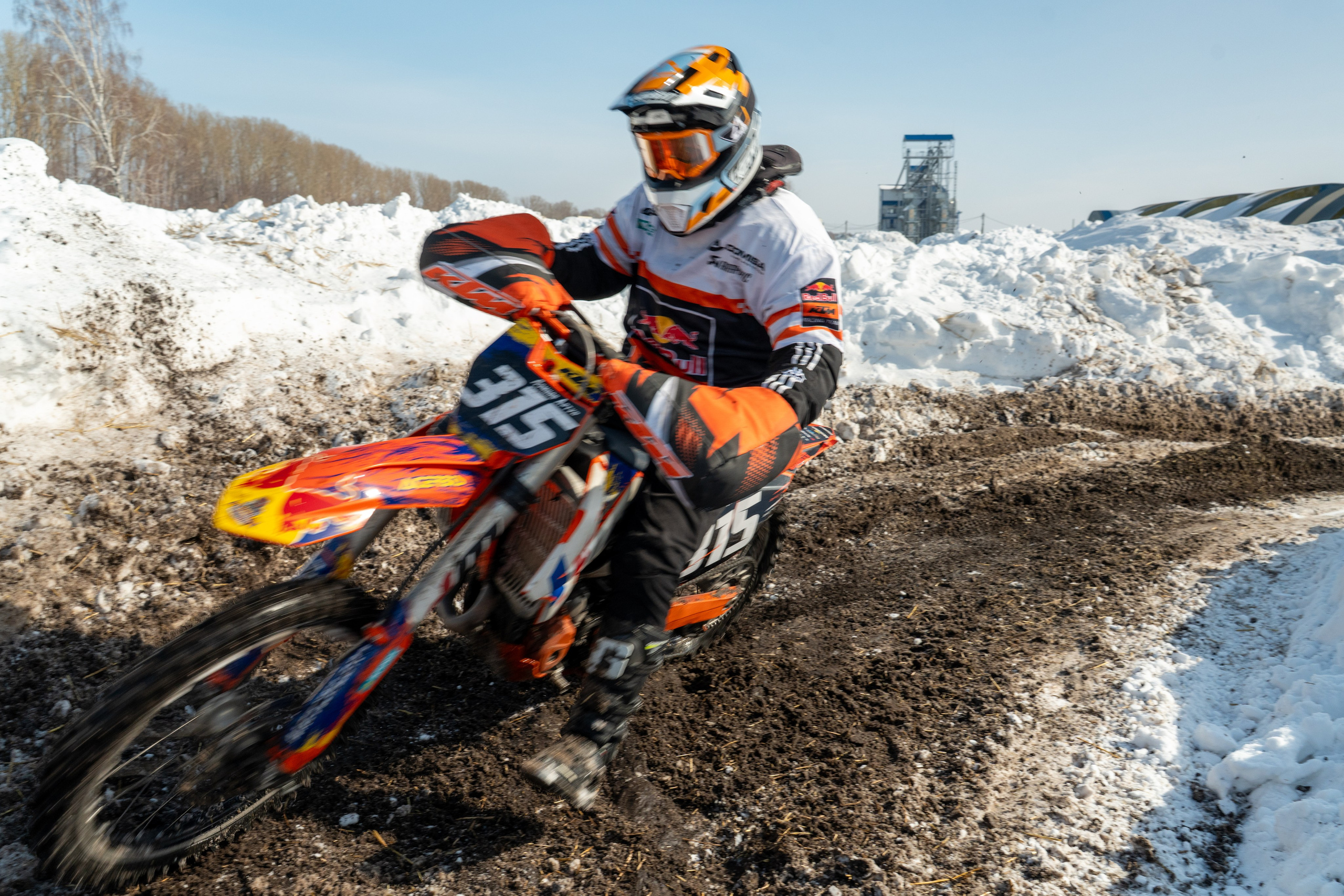 Мотокросс, закрытие зимнего сезона. Фотограф Артем Ларионов