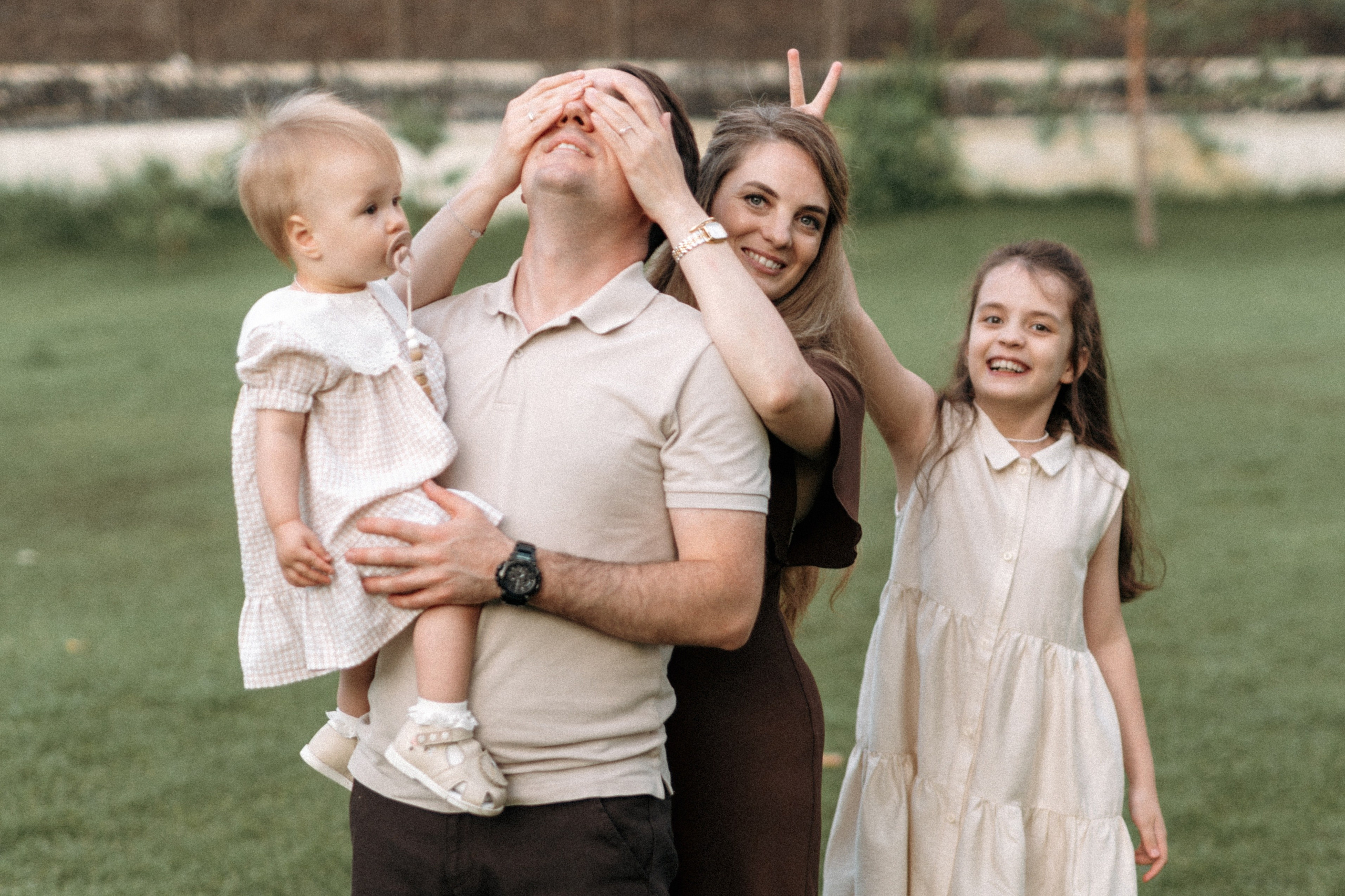 Семейная фотосессия на берегу реки для Миши, Тани, Сони и Таи. Свадебный фотограф в Тамбове Павел Четвертков