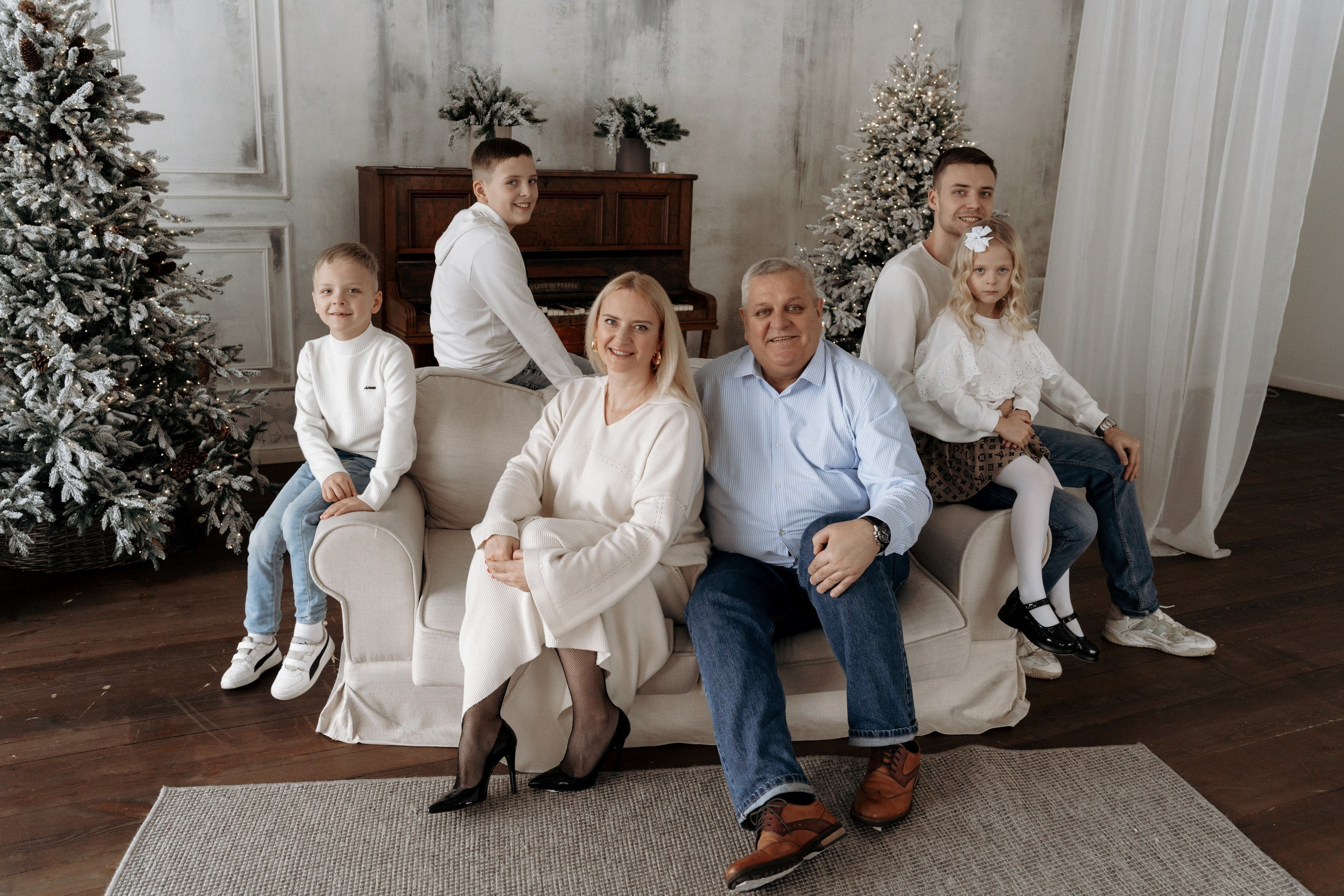 Семейная фотосессия в студии для Марины, Михаила и детей. Свадебный фотограф в Тамбове Павел Четвертков