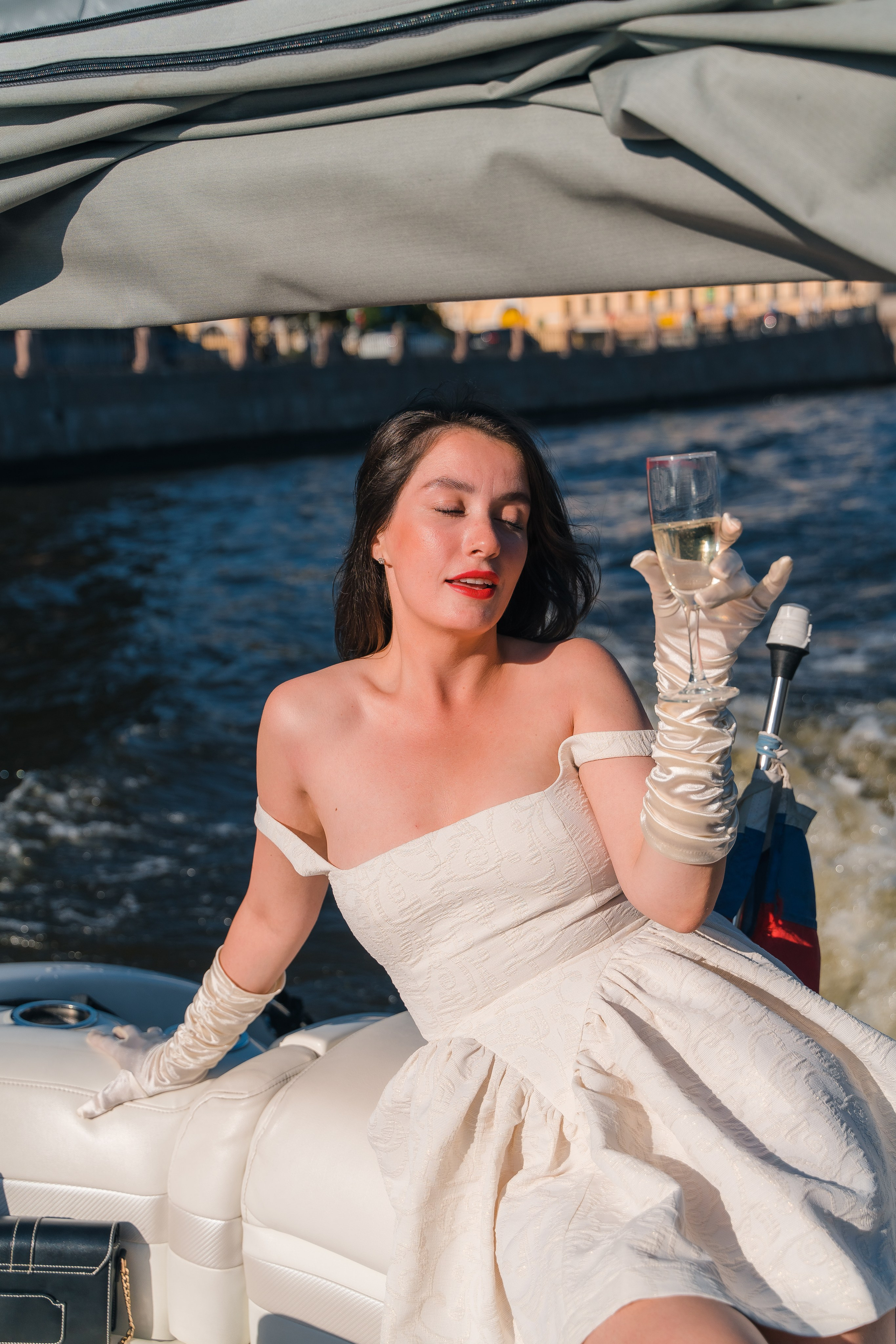 Фотосъемка девичника, встреча девушек, веселые женские портреты