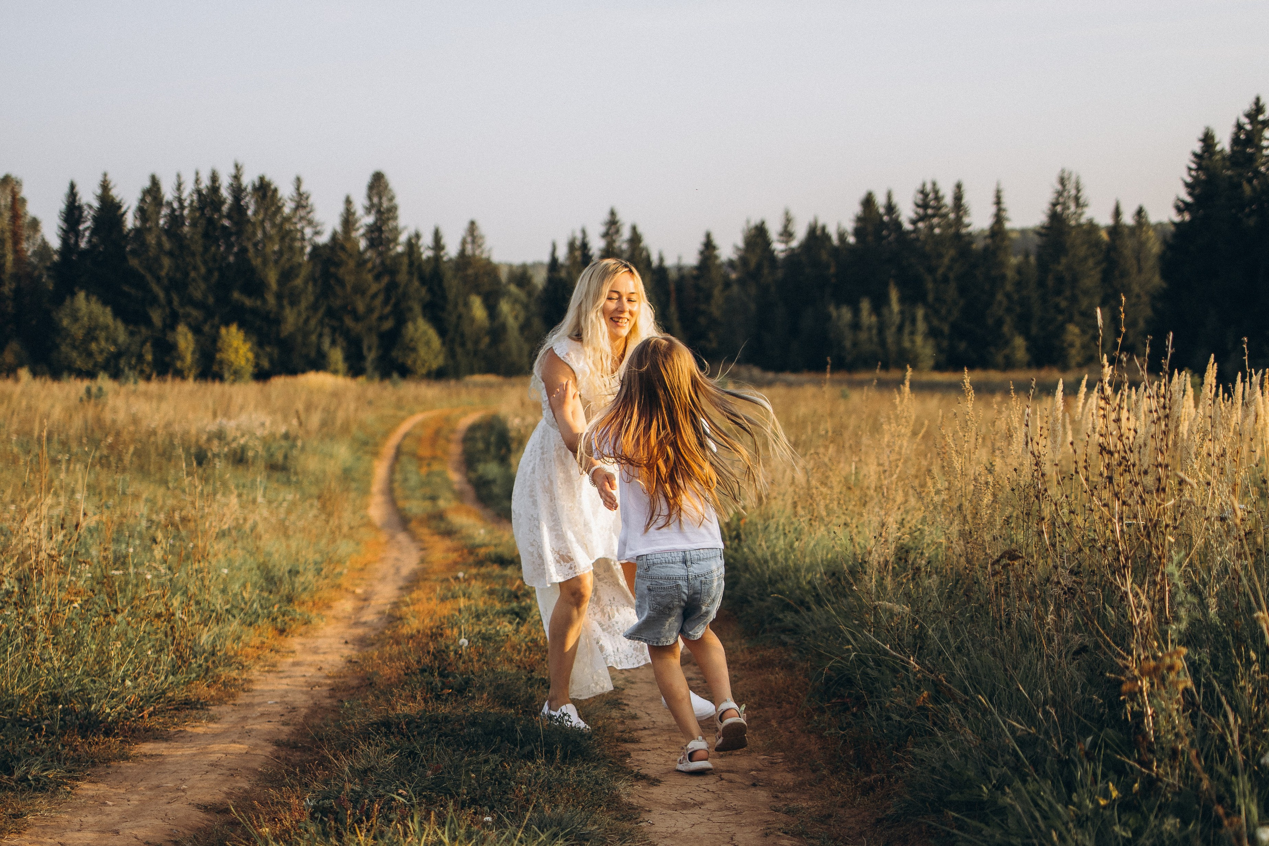 Семейная фотосессия, а природе в поле в Ижевске