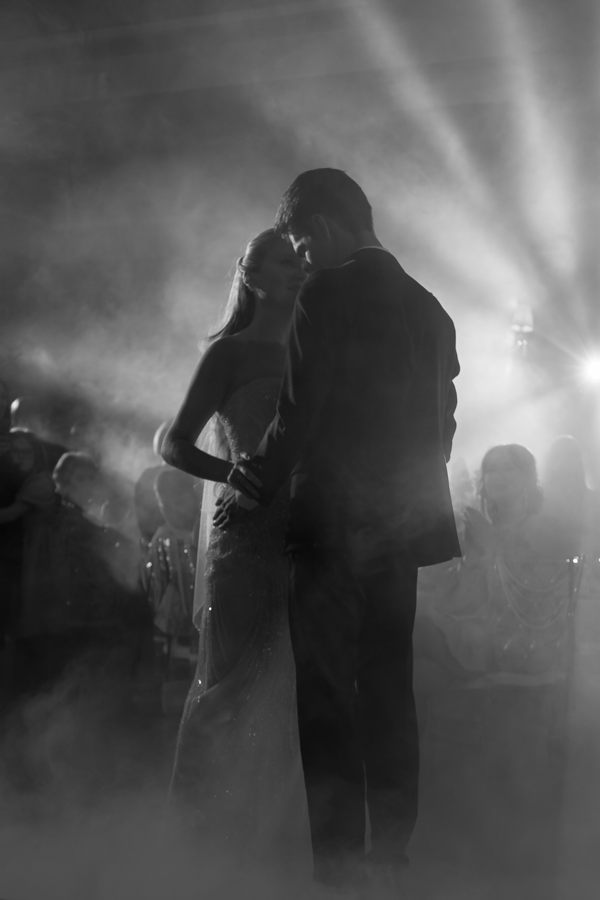 ПЕРВЫЙ ТАНЕЦ МОЛОДЫХ НА БАНКЕТЕ. ТРОГАТЕЛЬНЫЙ МОМЕНТ (СНЯТО В СИБИРЕ В НИЖНЕВАРТОВСКЕ). Профессиональный фотограф, Санкт-Петербург — Виктория Богомолова