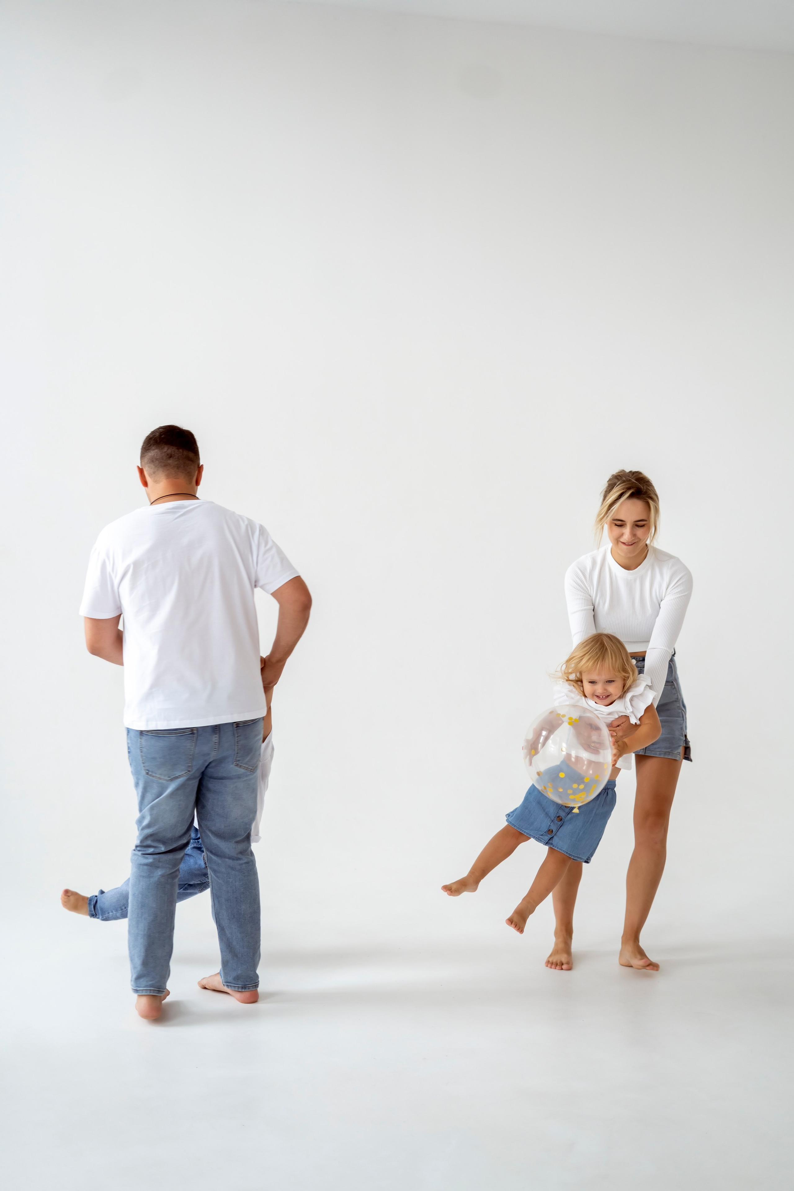 Семейная съёмка на циклораме. Семейный и детский фотограф в Хабаровске Анна Гриневич