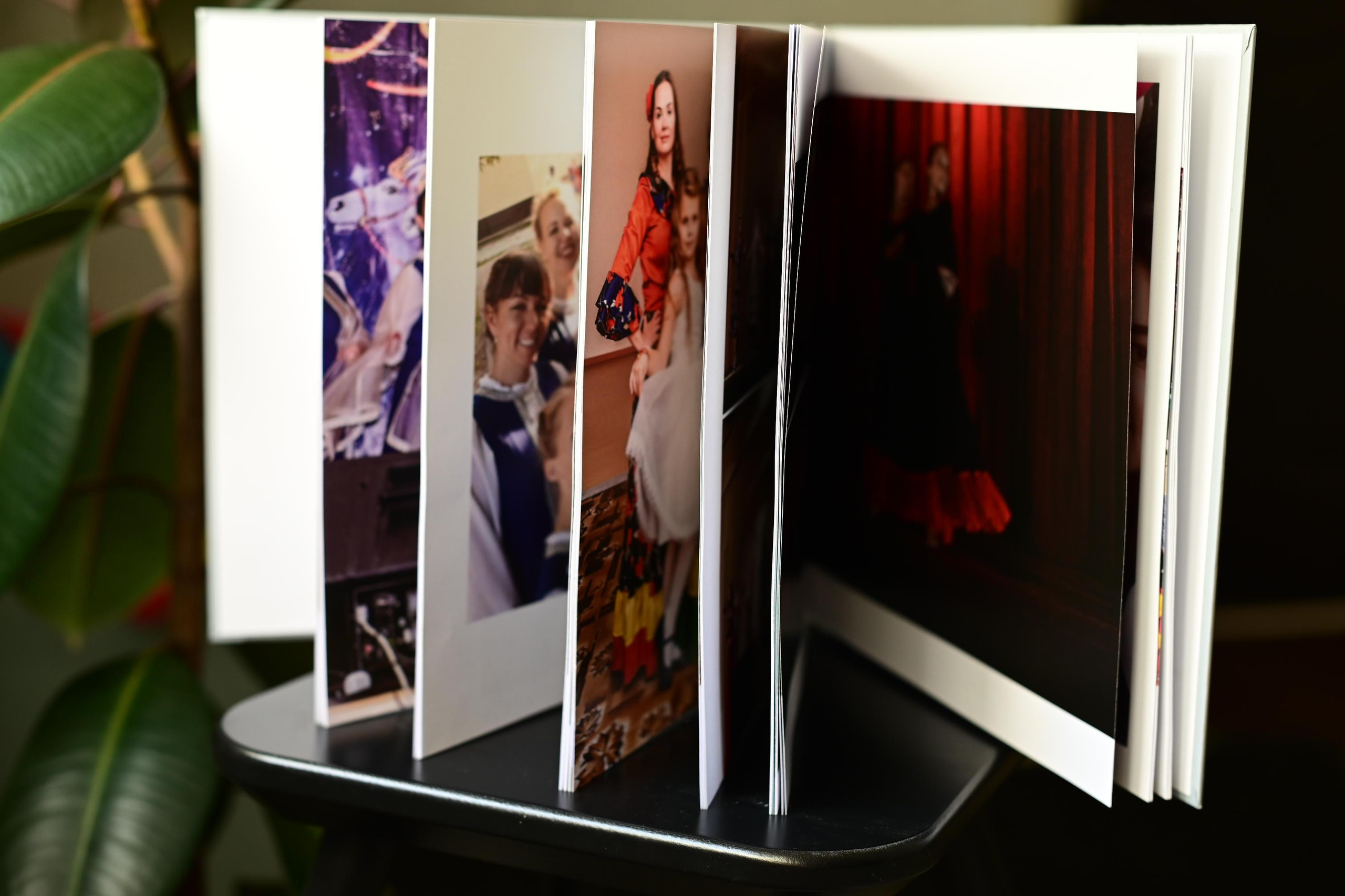 ФОТОКНИГА 25на25см. Тонкие журнальные листы. 92 стр. Фотограф Котова Валентина