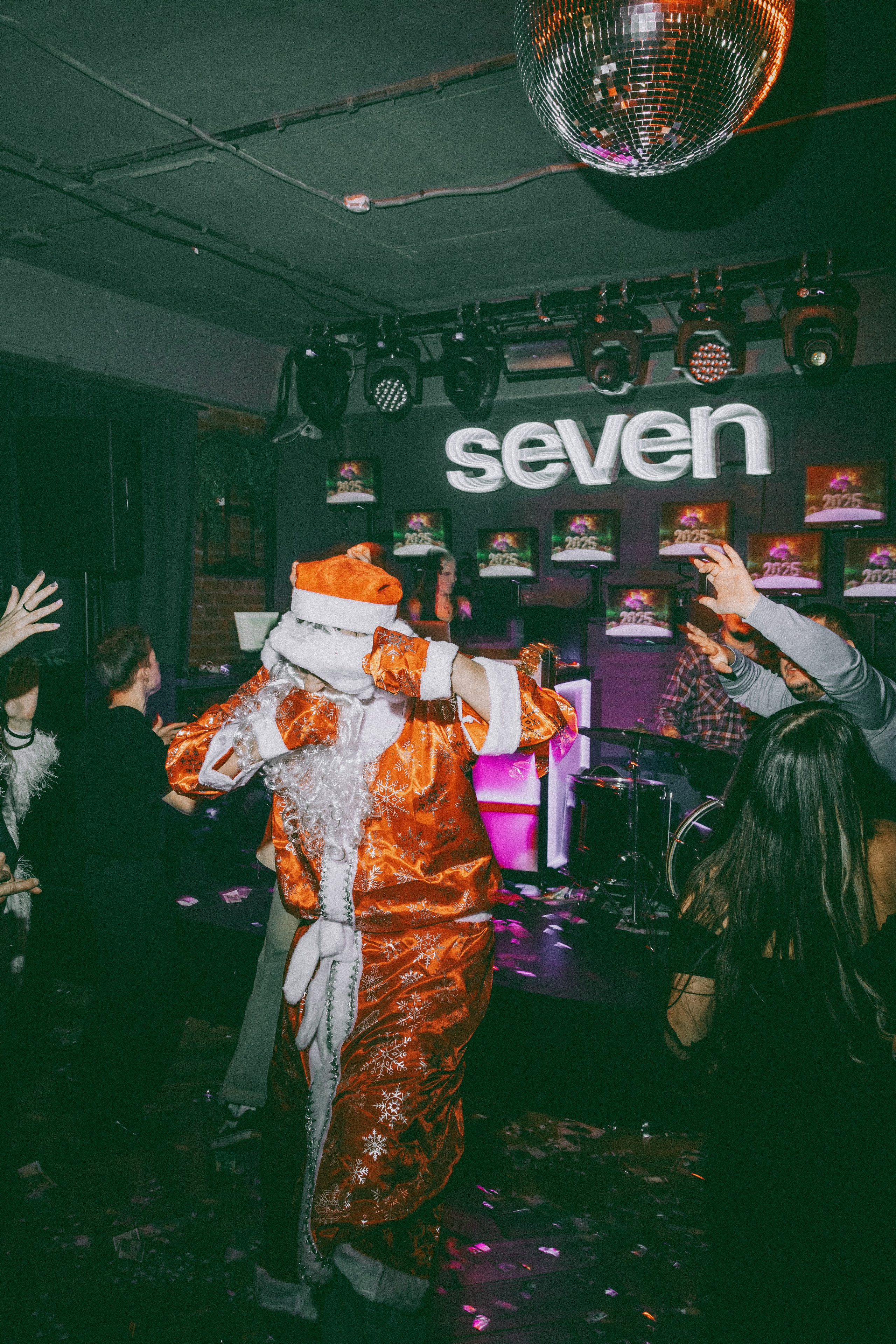 SEVEN bar — New Year