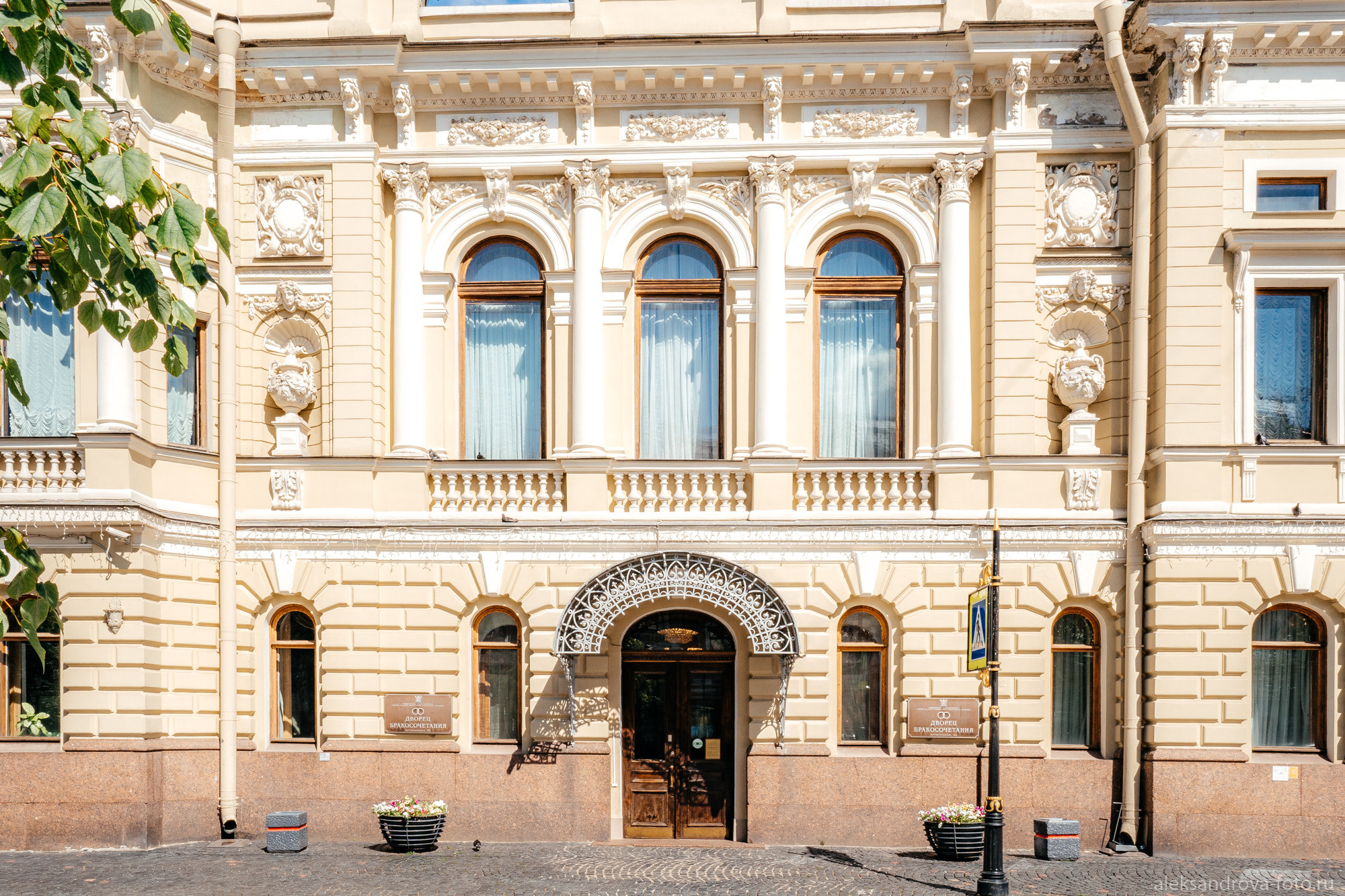 Дворец бракосочетания 2 - главный вход