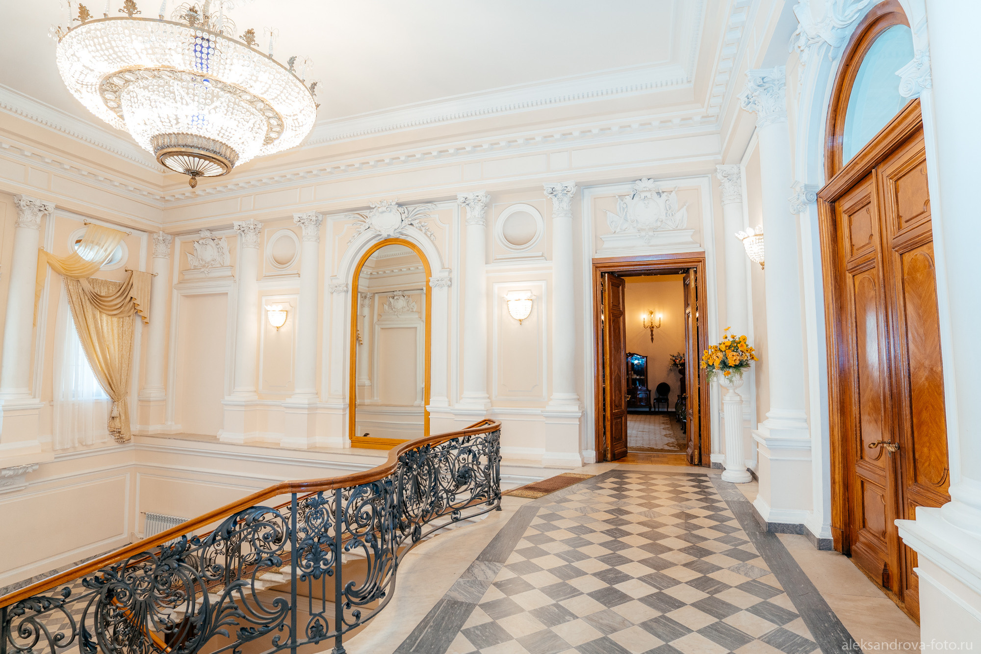 Дворец бракосочетания 2  на Фуртшатской