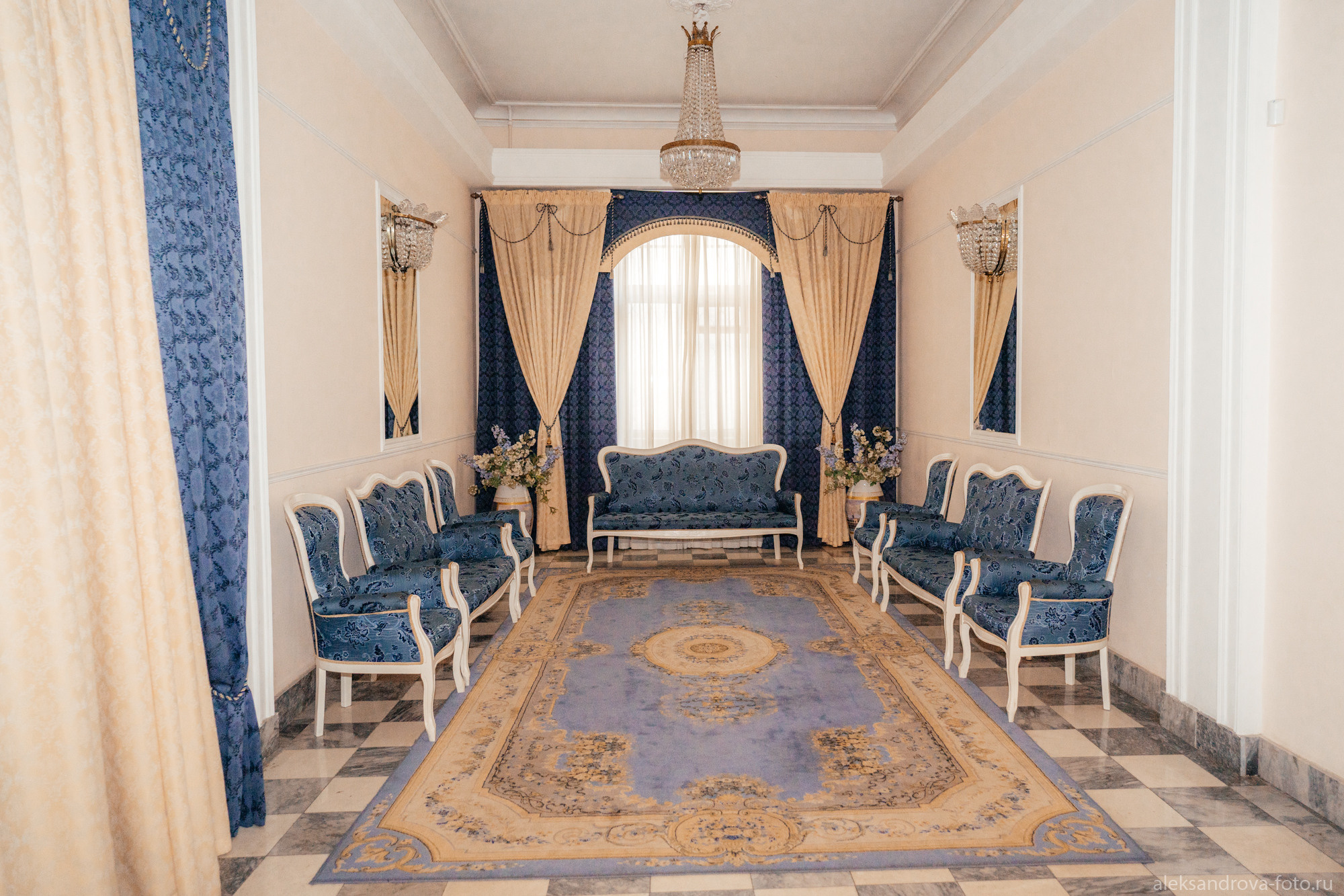 Дворец бракосочетания 2  - зал ожидания для гостей 
