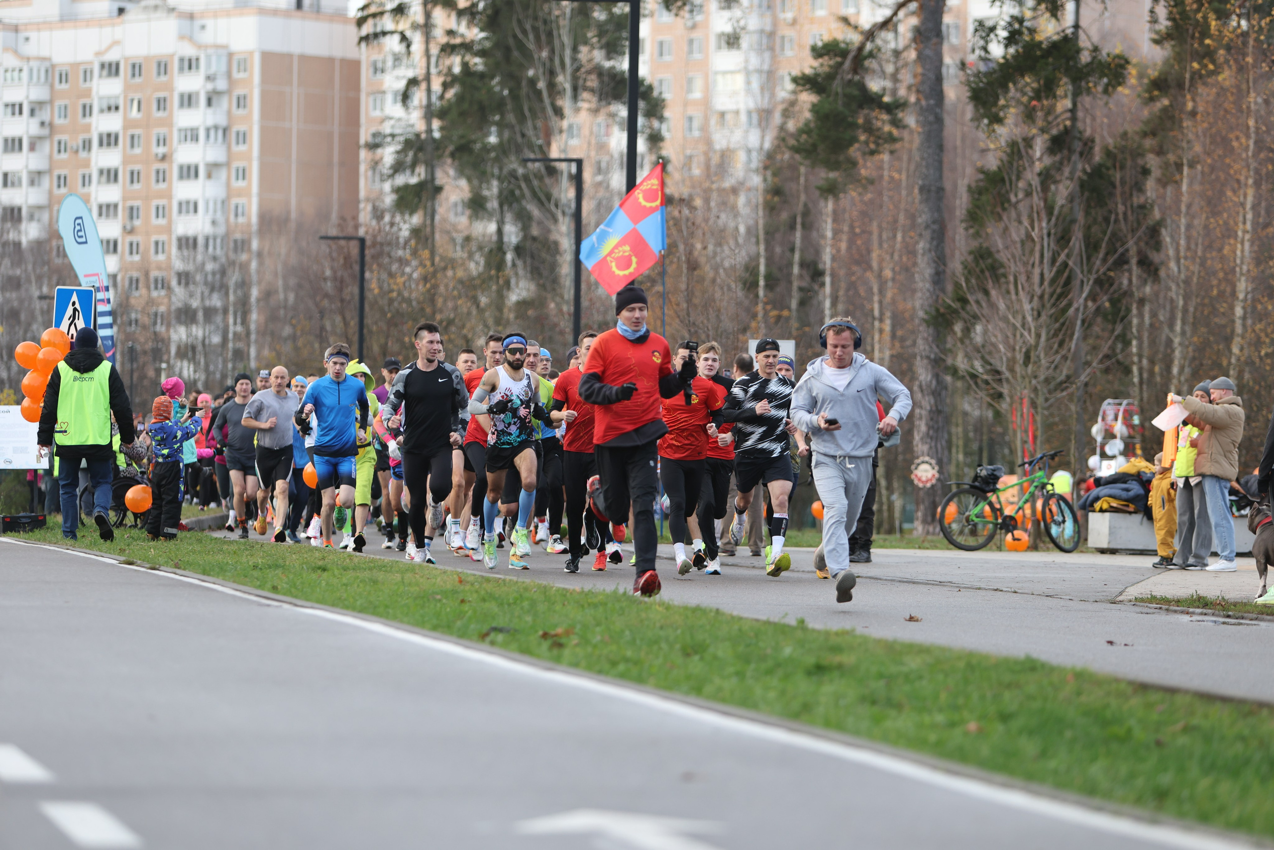 5 вёрст в Пестовском парке (Балашиха), 08.11.25. Фотограф Сергей Ловкий