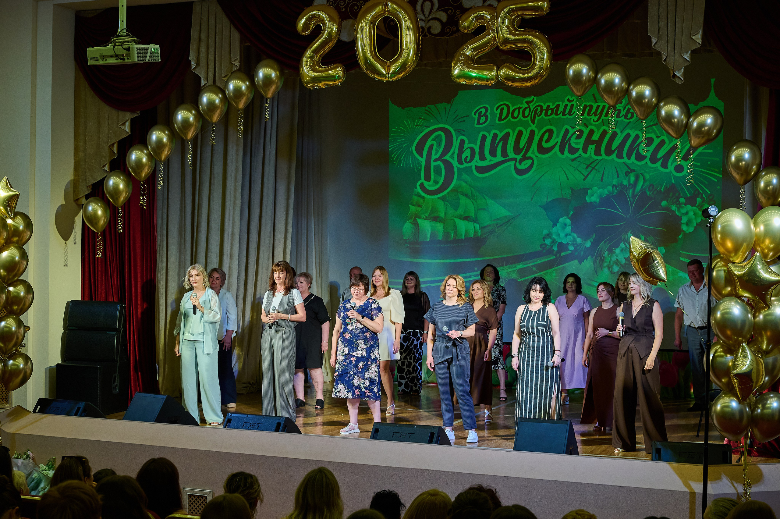 Вручение 11 классы. Жизнь курорта Кабардинка в фотографиях