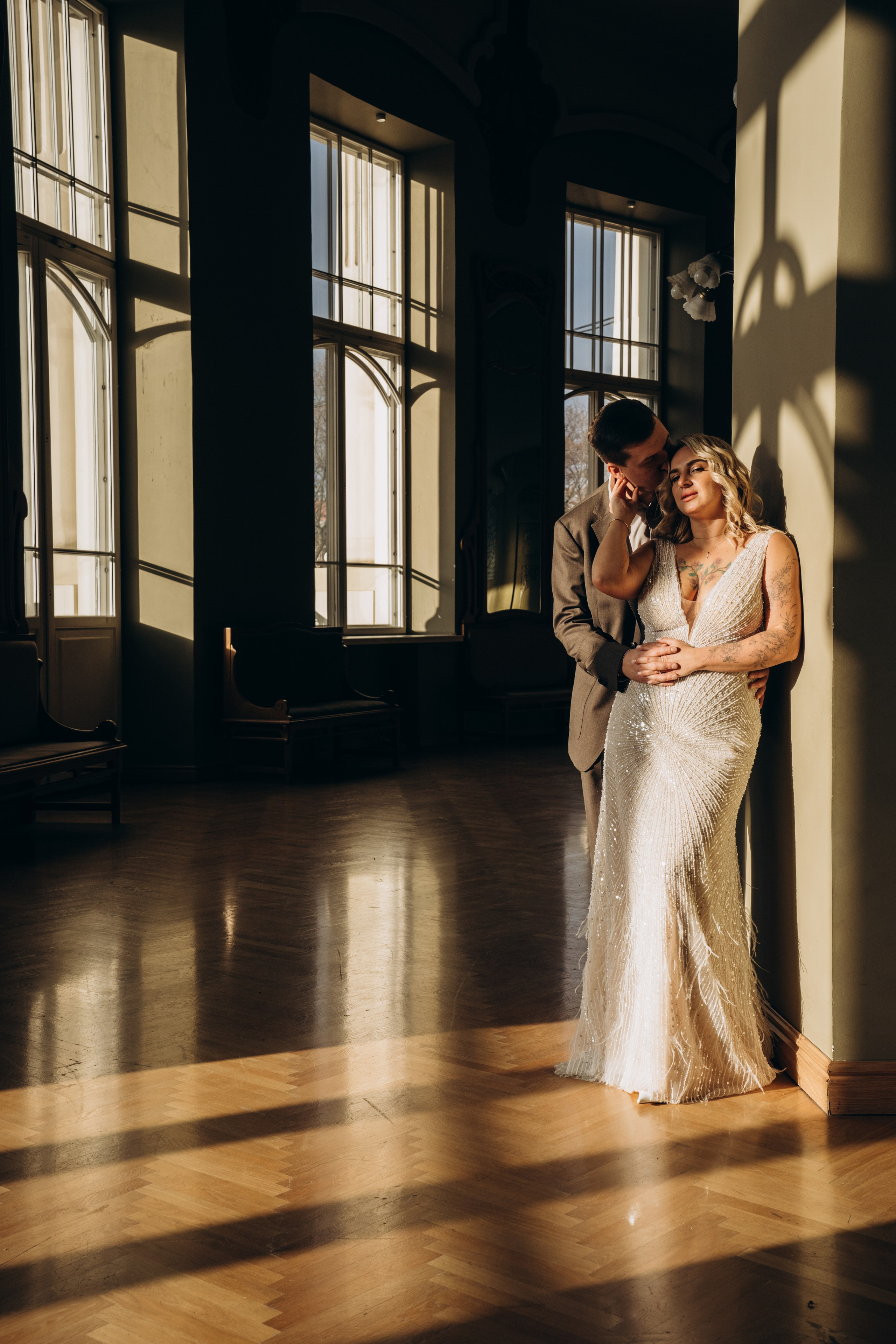 Качественная свадебная съемка в Москве — романтичные и динамичные фотографии с профессиональной обработкой.