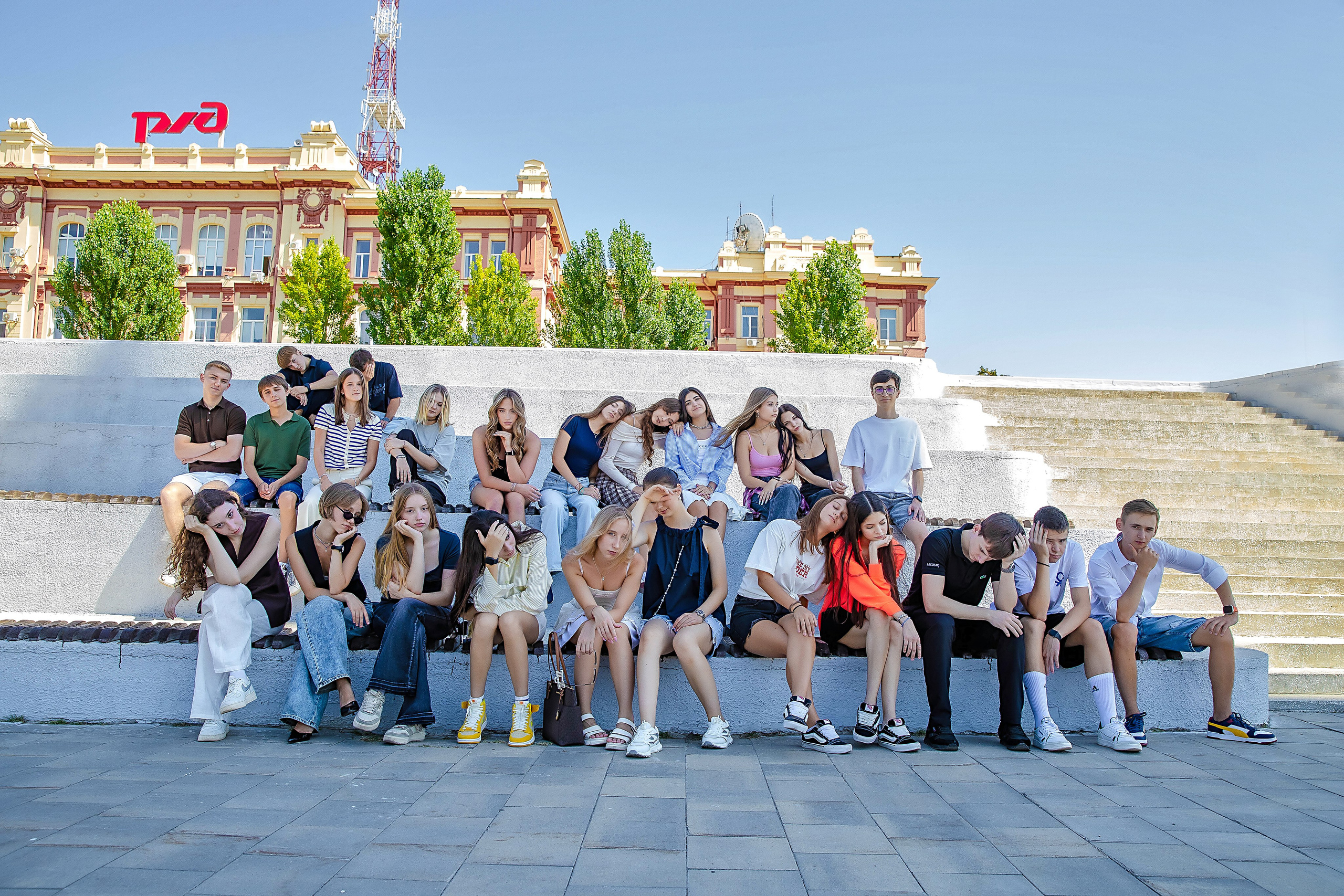 Фотосессия ШКОЛА 80 КЛАСС 11В Выпуск 2026. Современные Выпускные Альбомы в Ростове-на-Дону