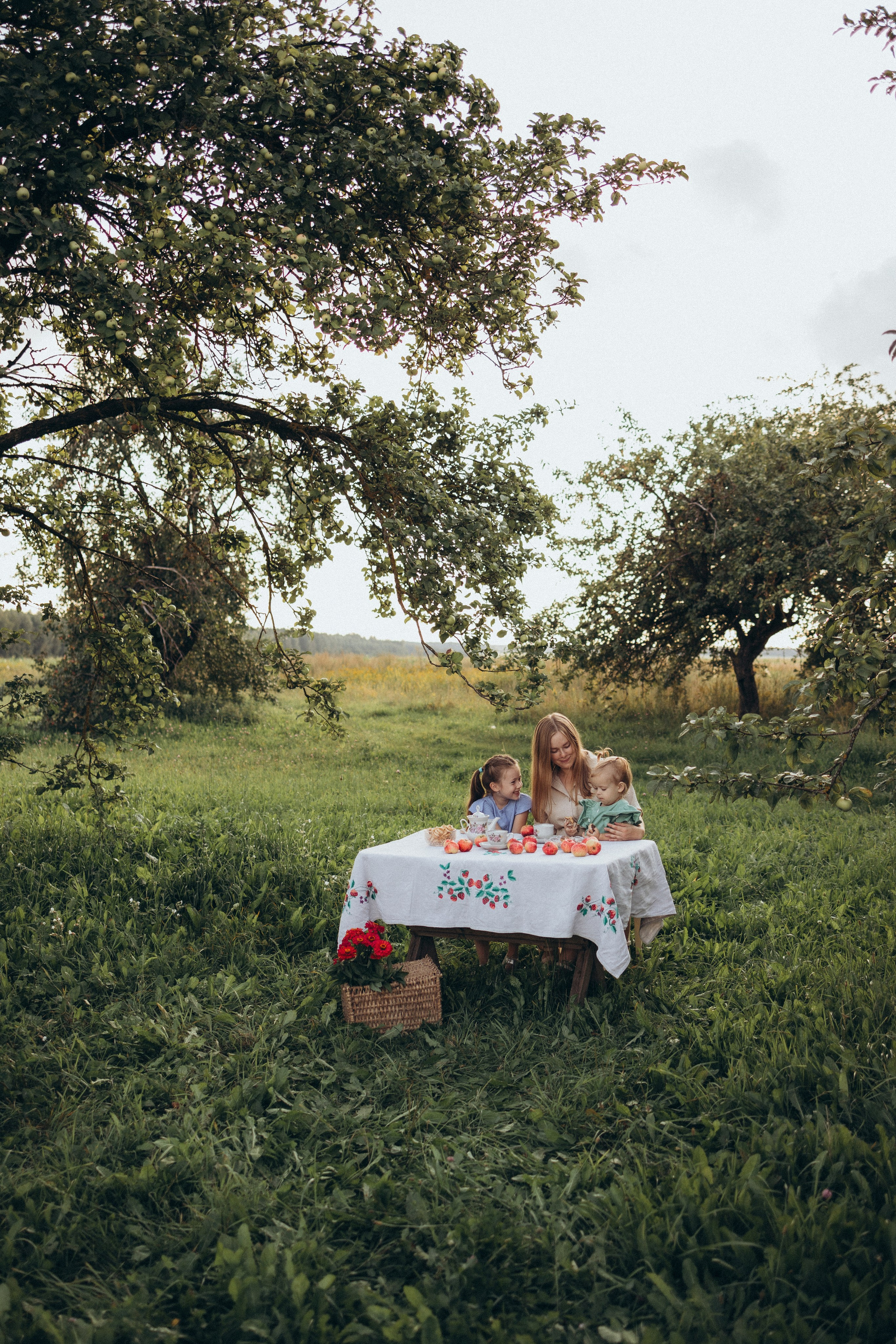 Чаепитие в саду. Фотограф Елена Рябцева