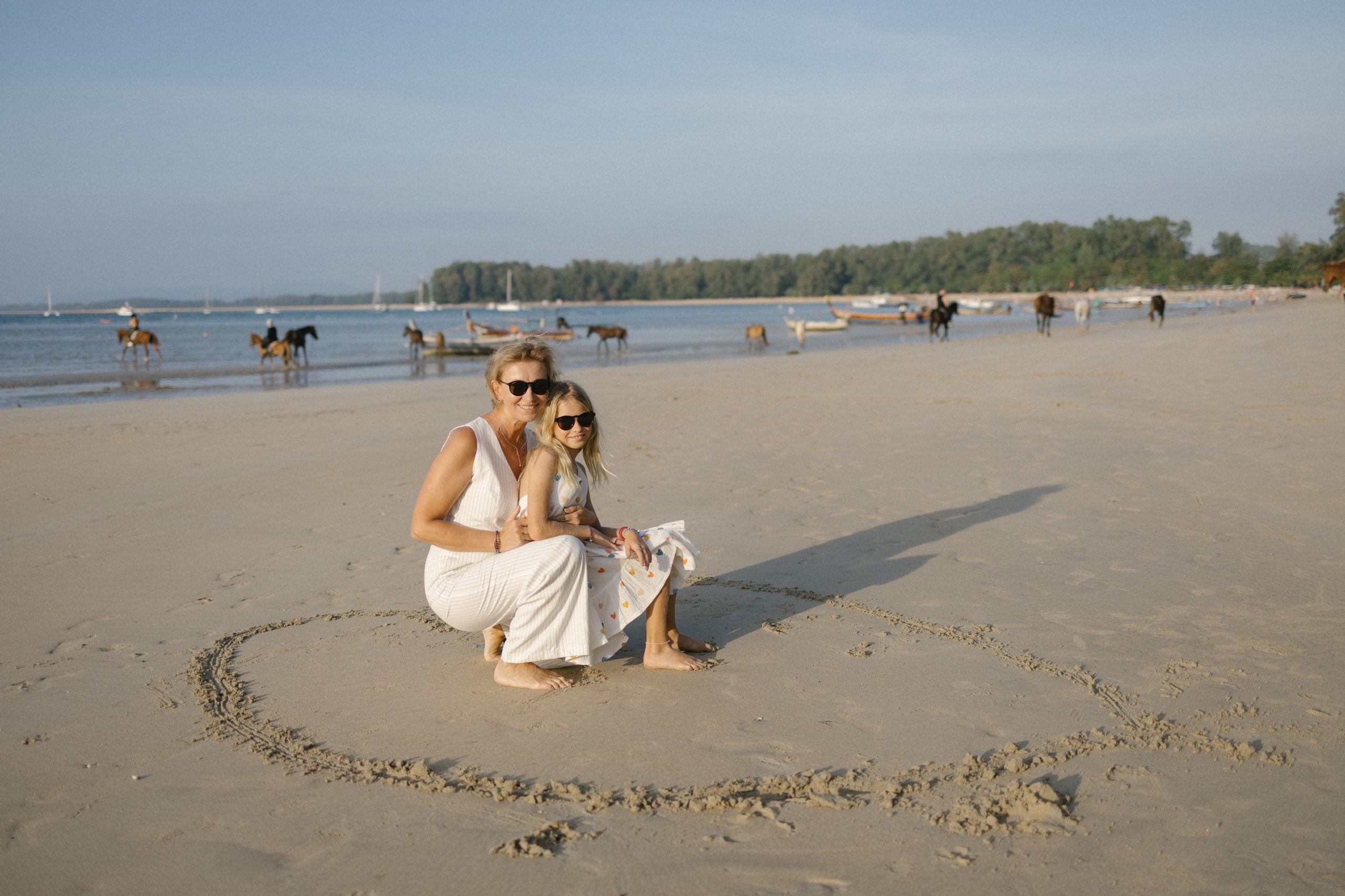 Family photoshoot in Phuket, Thailand. Fedor Lemeshko — Destination Wedding and Family Lifestyle photographer