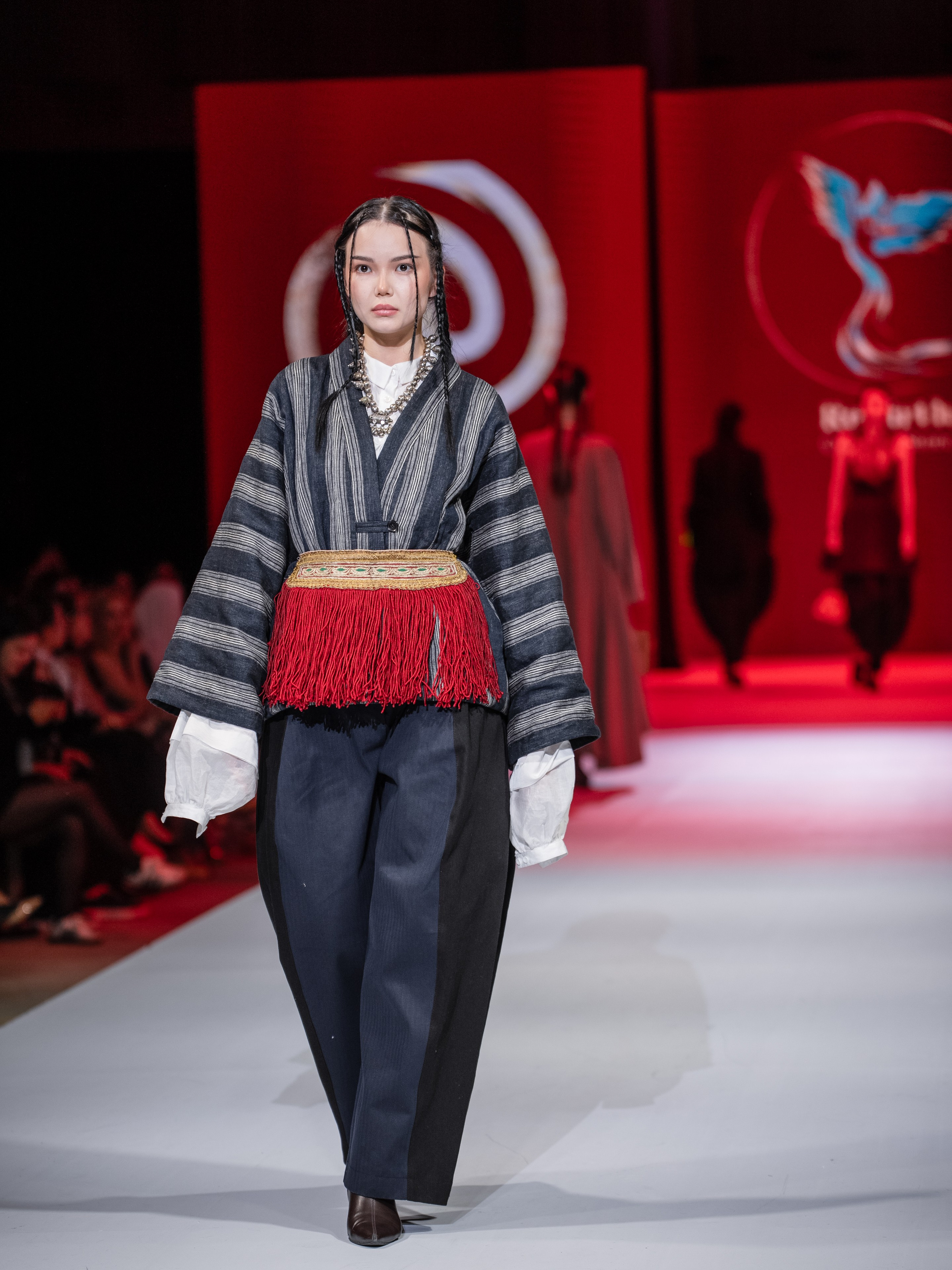 EURASIAN FASHION WEEK Reberth. Сайт Алматинского НЮ АРТ, будуар и фэшн фотографа Дениса Карпенко