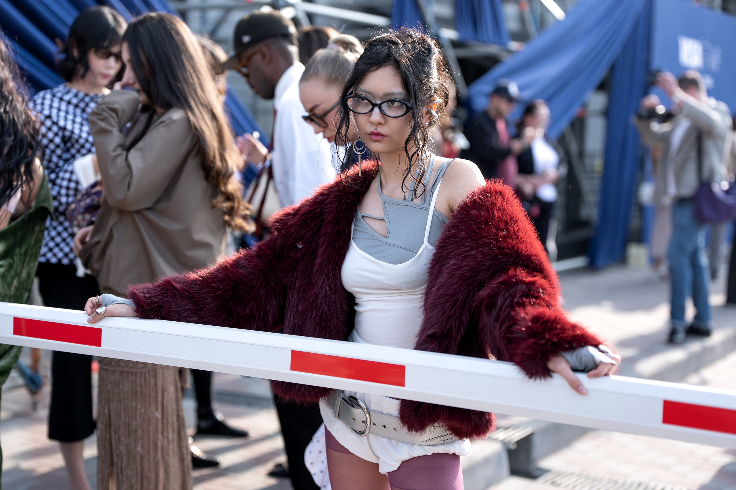 Visa Fashion Week Almaty Pre-Fall 2026 April StreetStyle Day 1. Сайт Алматинского НЮ АРТ, будуар и фэшн фотографа Дениса Карпенко