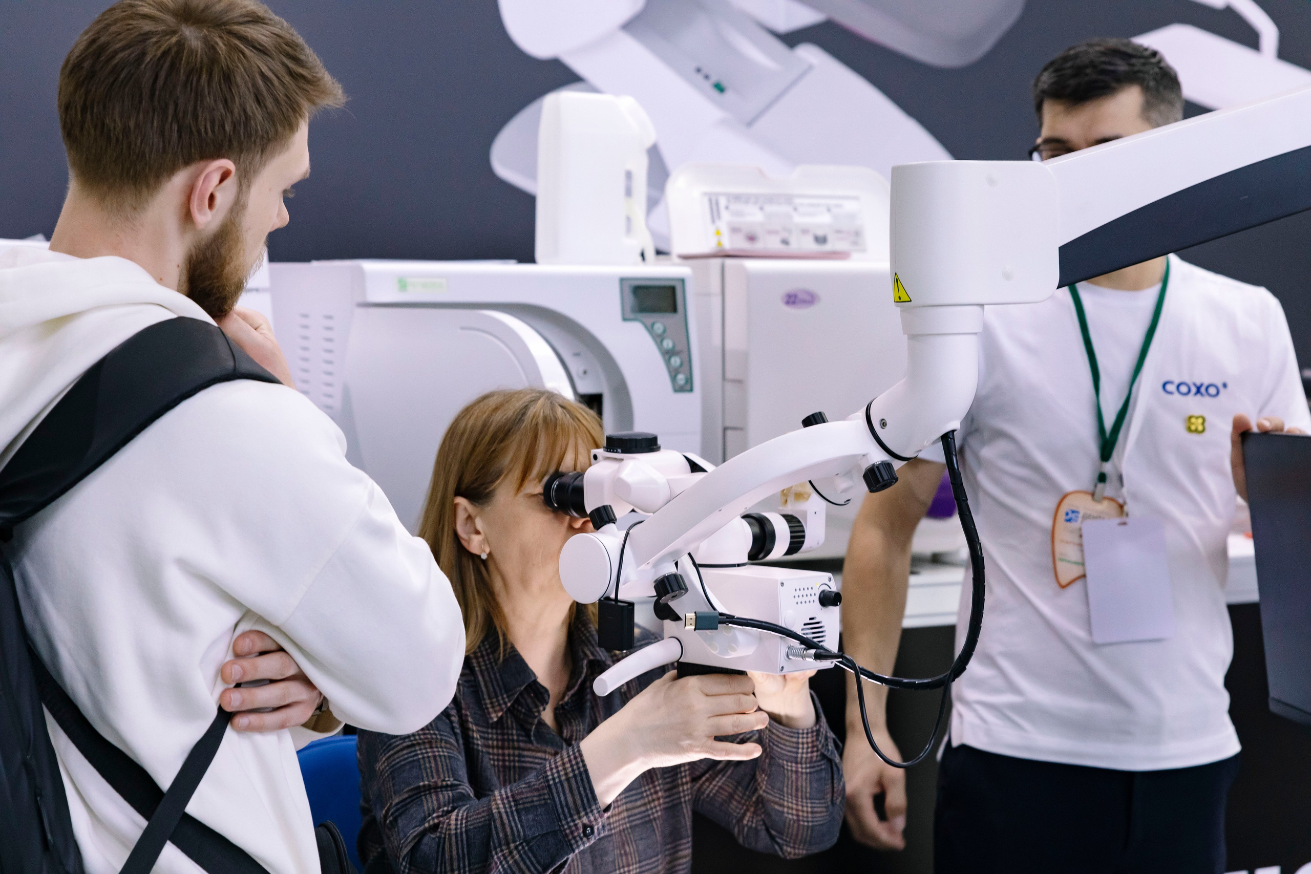 Стоматологическая выставка Dental Salon 2026. Профессиональный фотограф в Москве | Заказать фотосессию и съемку