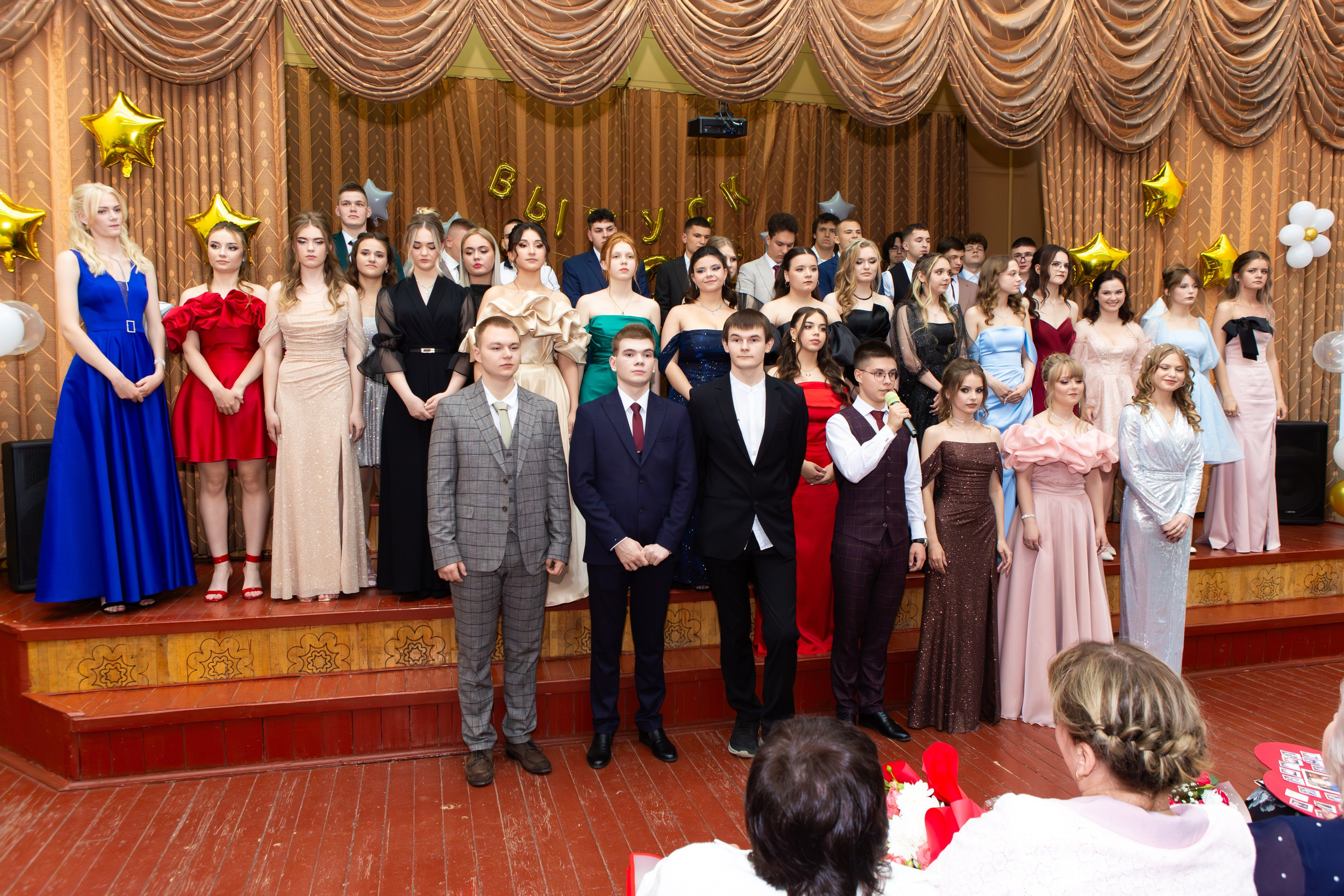 ВРУЧЕНИЕ ДИПЛОМОВ 2025 9 ШКОЛА Г.МЦЕНСК. Профессиональный фотограф в Мценске и Орловской области