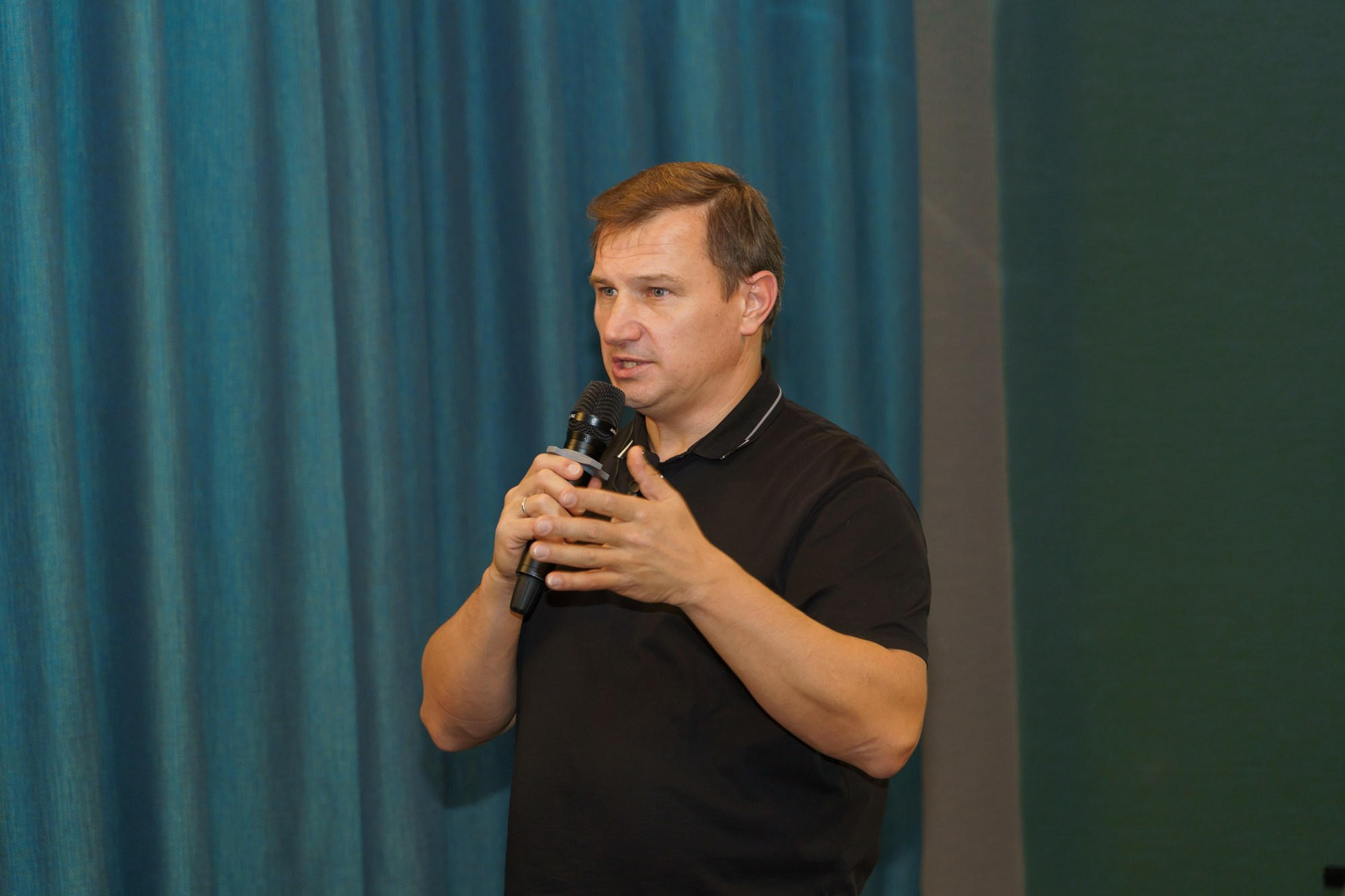 Выступление спикера. Photomantis