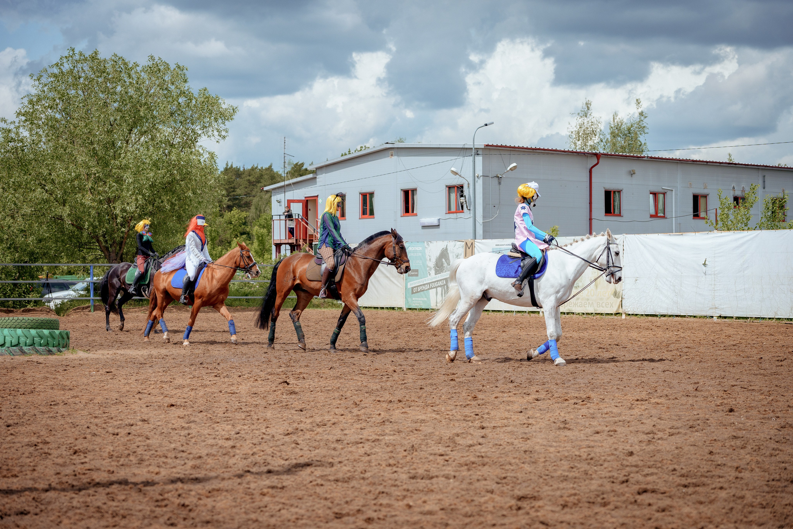 Конный клуб Горки. Портретный и семейный фотограф в Москве/Видное
