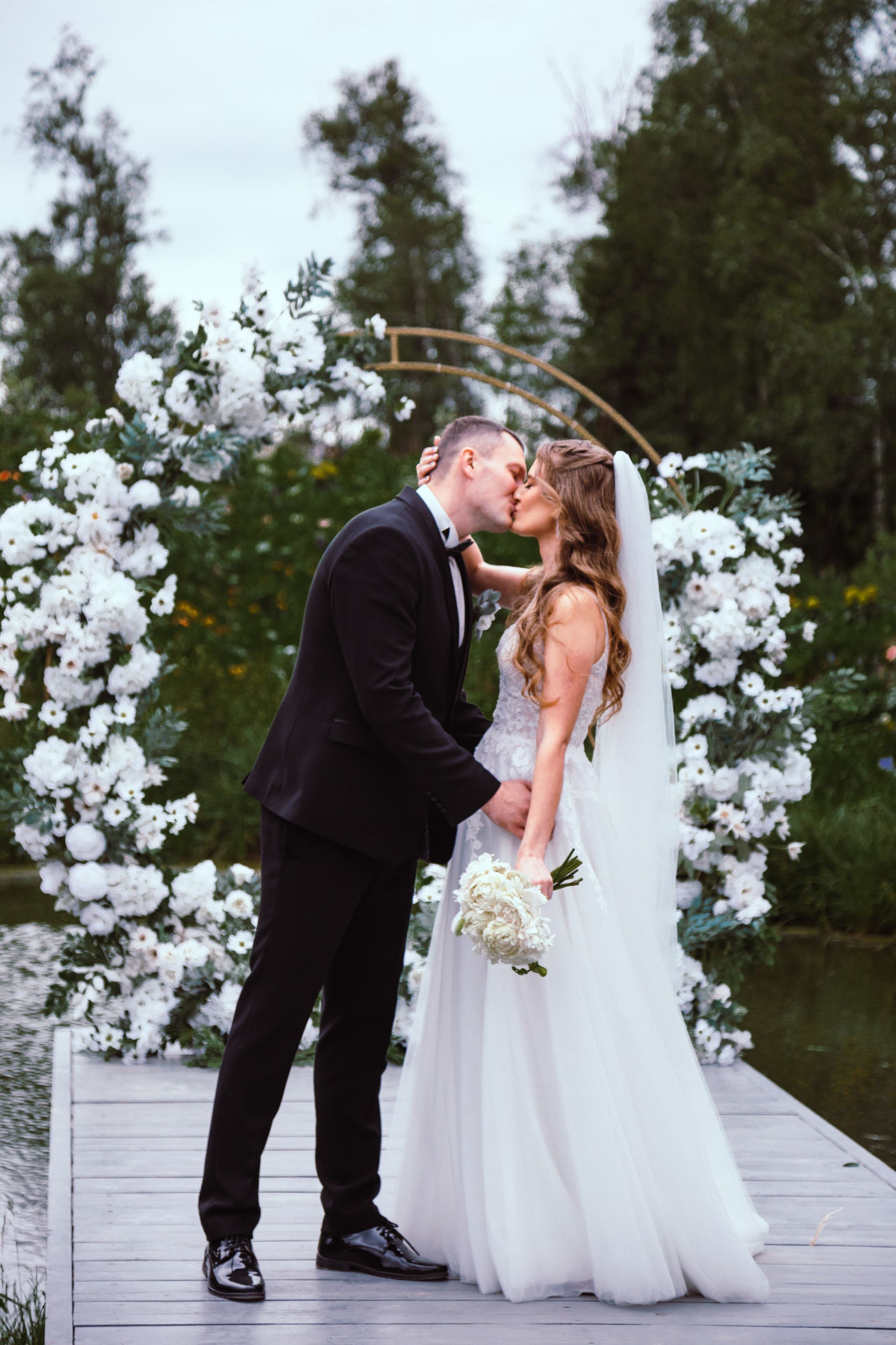 Weddings. Mixturecaptures