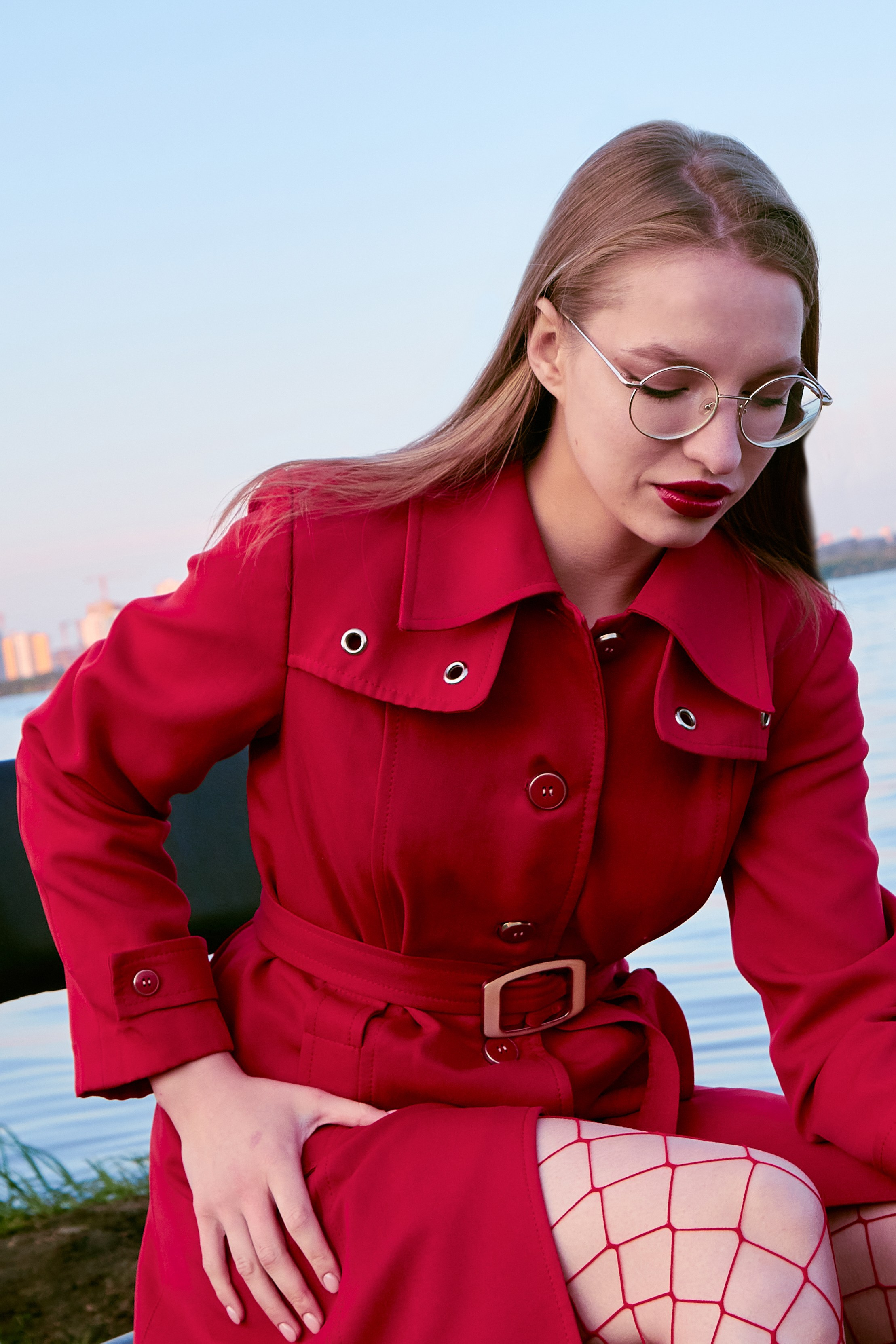 Инна, съёмка в пальто. Предметный и репортажный фотограф Алексей Кротов