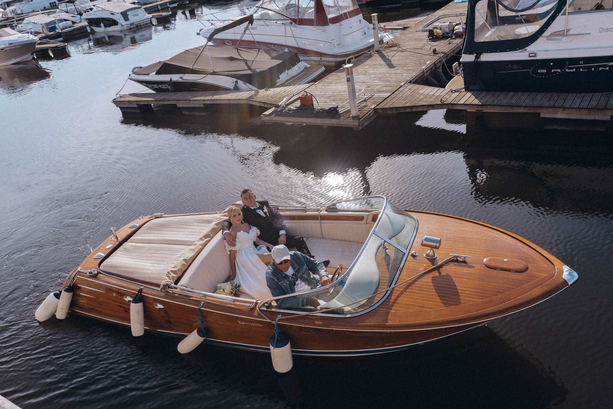 СВАДЕНБНАЯ СЬЕМКА НА КАТЕРЕ ПО КАНАЛАМ САНКТ-ПЕТЕРБУРГА И В АКВАТОРИИ НЕВЫ. Профессиональный фотограф, Санкт-Петербург — Виктория Богомолова