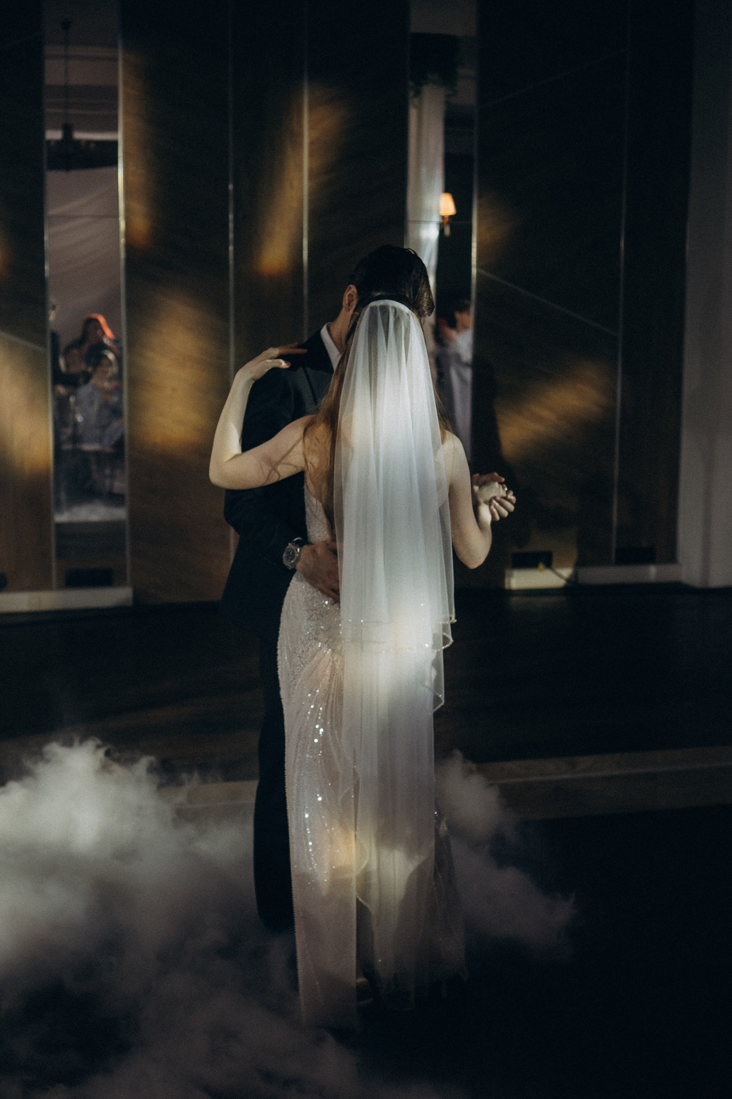 ПЕРВЫЙ ТАНЕЦ МОЛОДЫХ НА БАНКЕТЕ. ТРОГАТЕЛЬНЫЙ МОМЕНТ (СНЯТО В СИБИРЕ В НИЖНЕВАРТОВСКЕ). Профессиональный фотограф, Санкт-Петербург — Виктория Богомолова