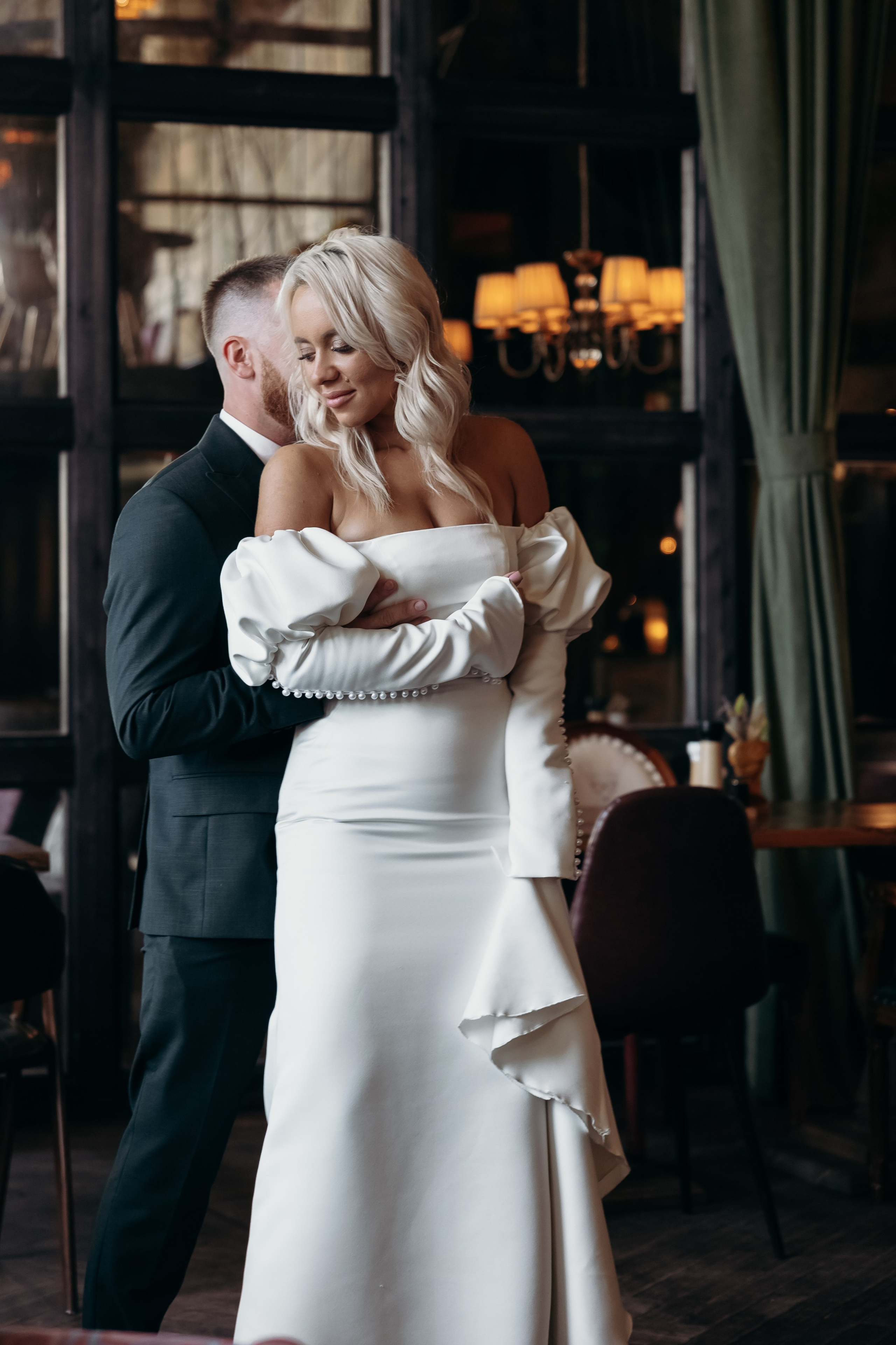 Александр и Елена (сборы, ресторан). Фотограф свадебный семейный в Красноярске Шукшина Наталья