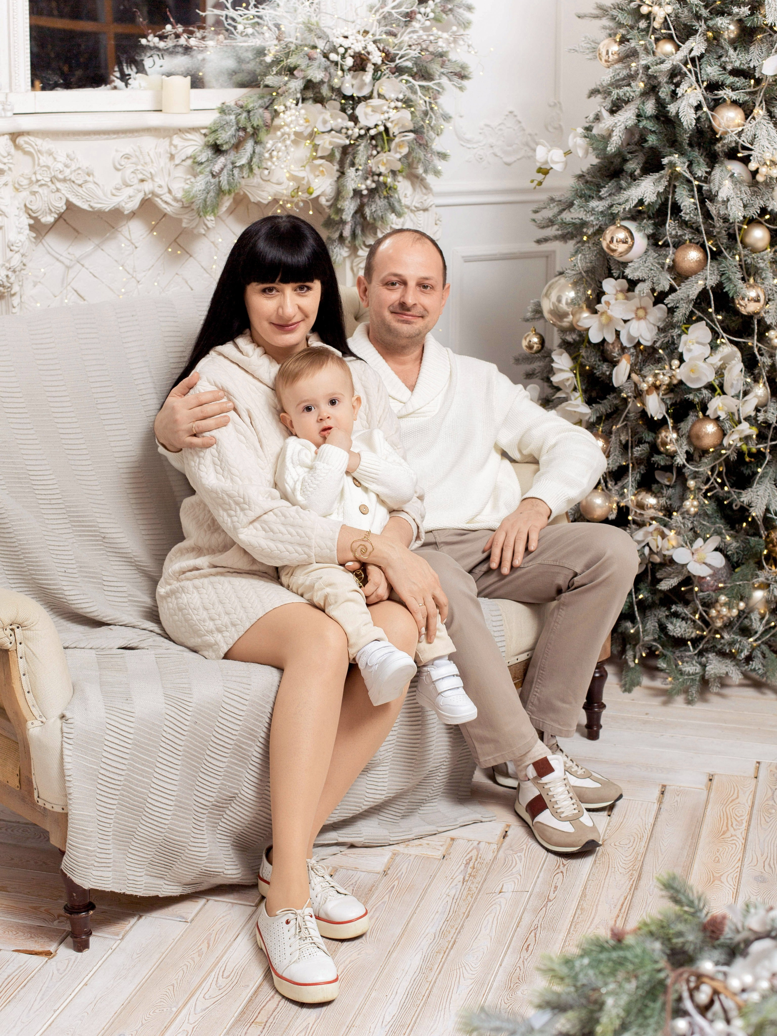 Новогодняя фотосессия в студии в городе Ростове-на-Дону для Александра, Лии и Артёма