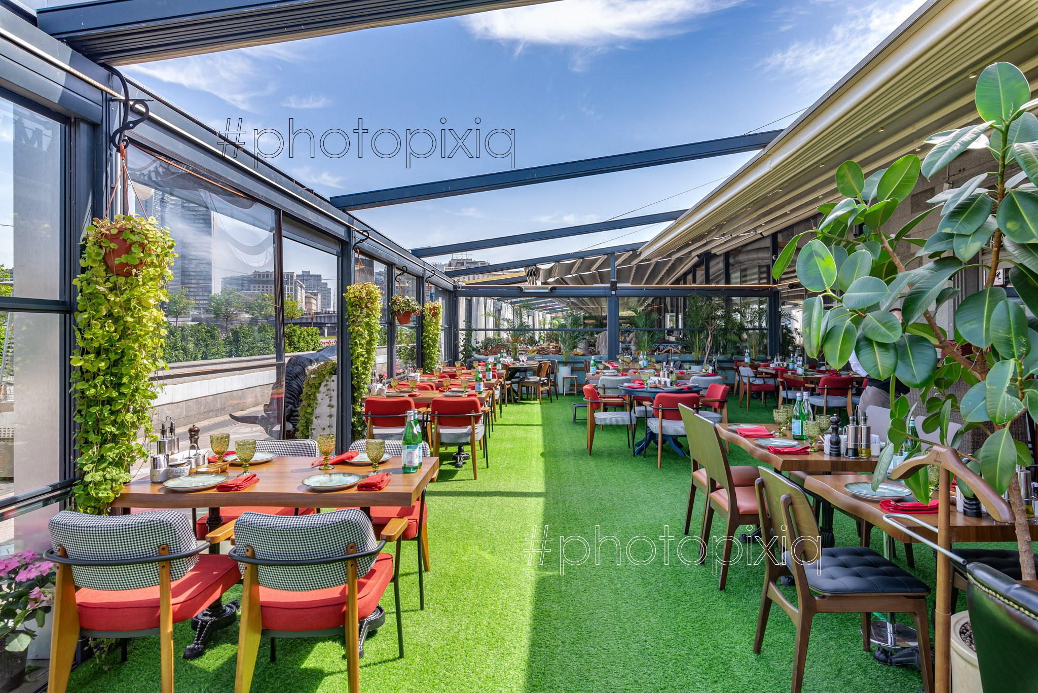 Фотосъёмка веранды ресторана CHEF СТЕЙК-ХАУС. Интерьерная съёмка и виртуальные туры — Интерьерный фотограф Кузнецов Сергей (photopixiq)