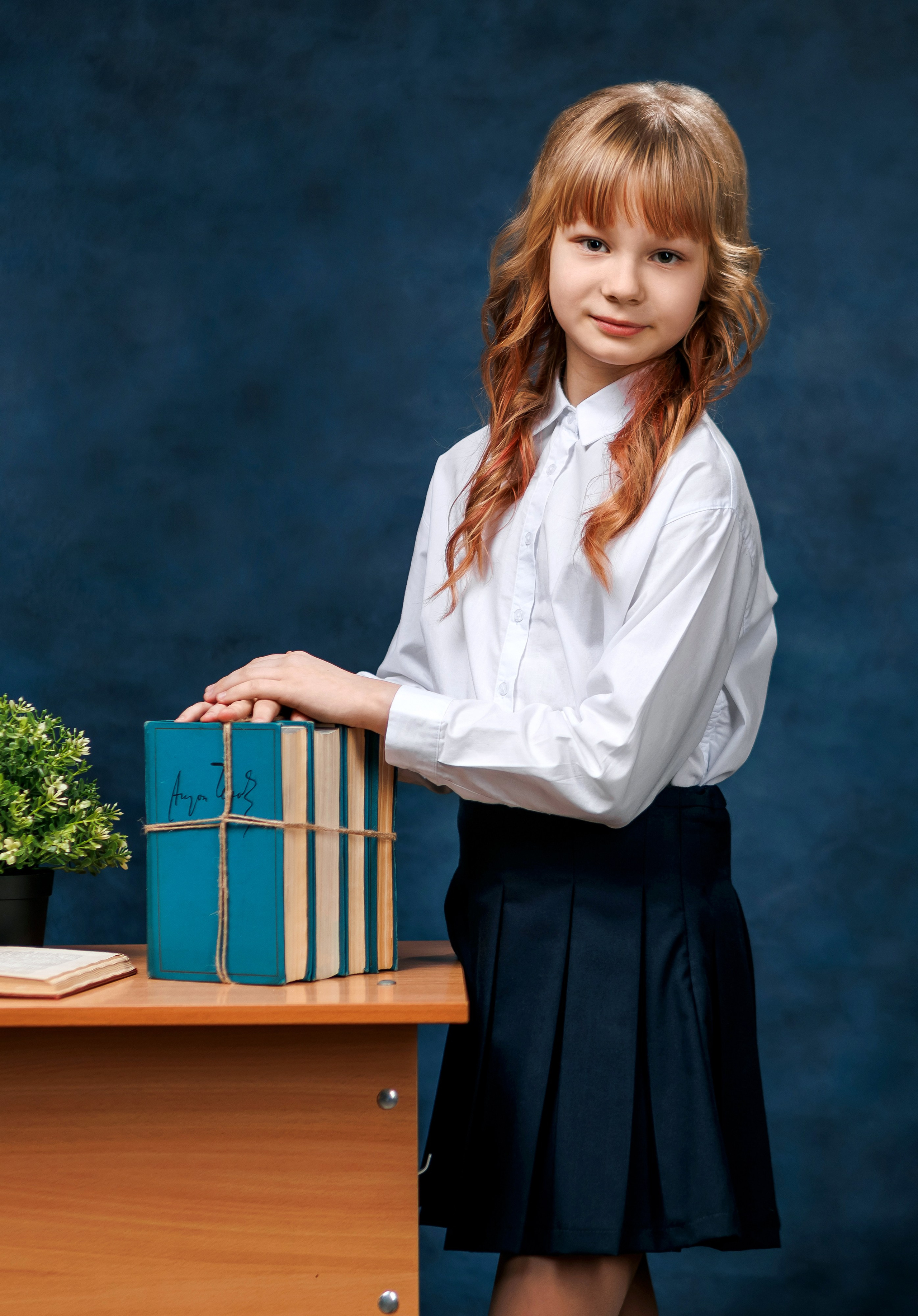 Портрет на синем холсте. Правильный Выпускной Альбом