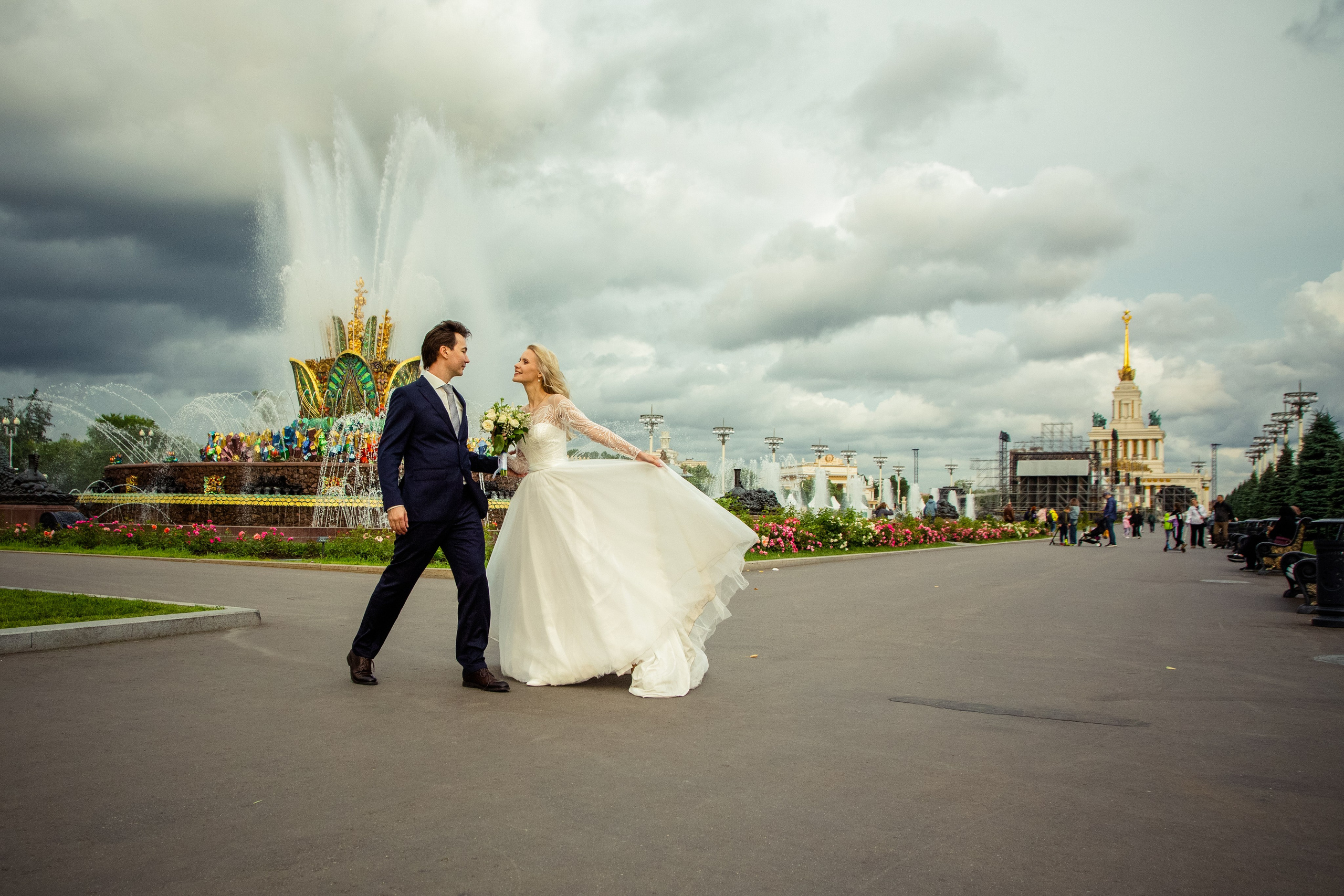 Свадебная фотосессия на ВДНХ. Свадебный и семейный фотограф в Москве и Подмосковье Лариса Козлова