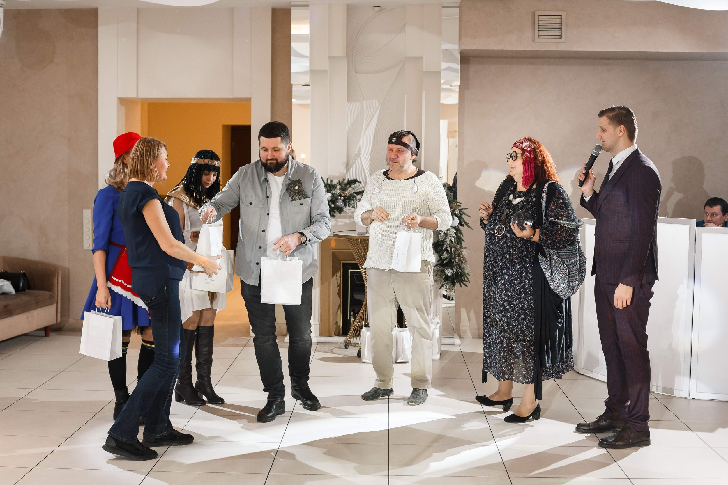 Новогодняя вечеринка сотрудников агенства недвижимости 8estate.ru. Свадебный фотограф Игорь Брундасов 8PHOTO на свадьбу венчание загс СПб