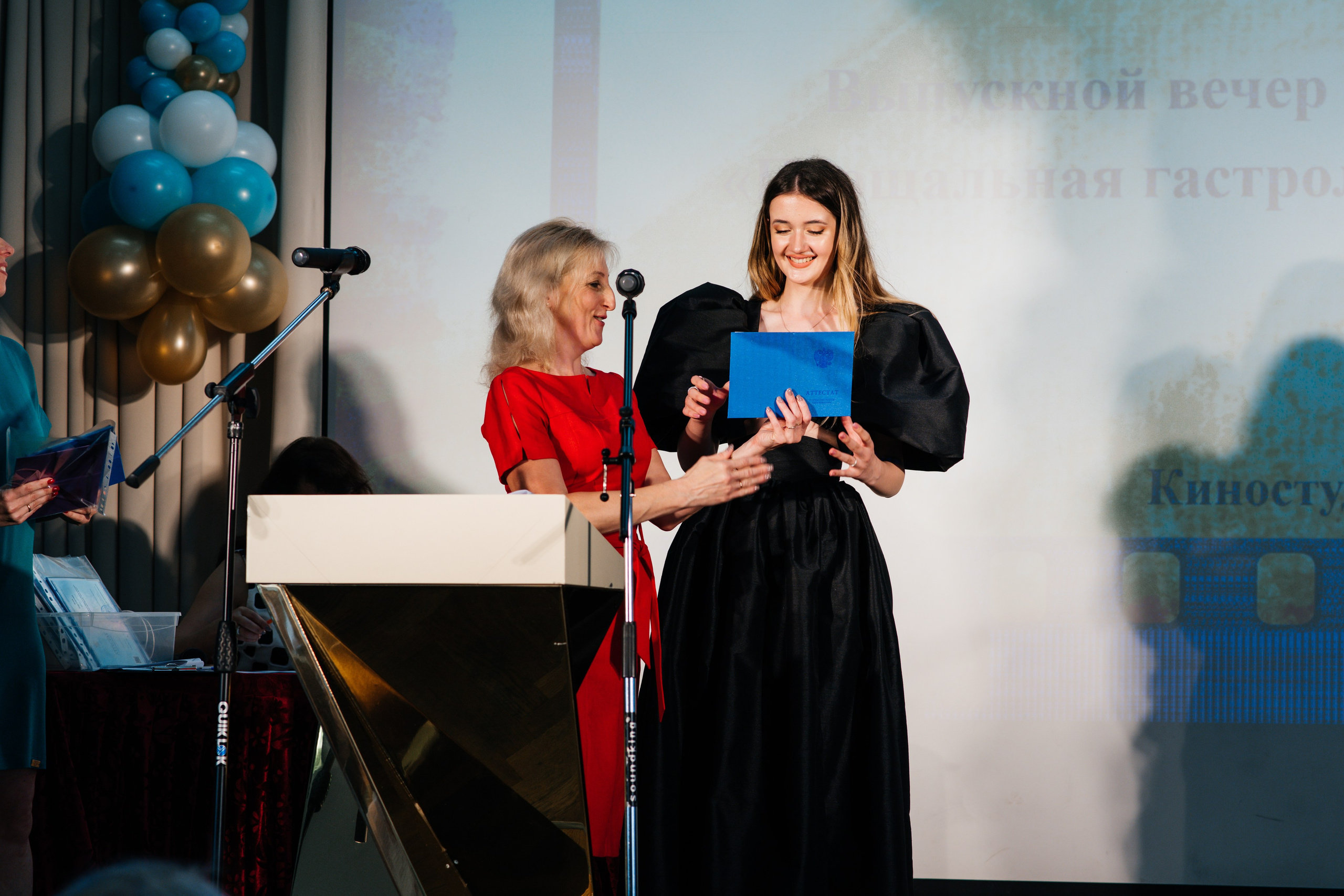 Вручение аттестатов. Выпускные альбомы в Подольске Москве и МО