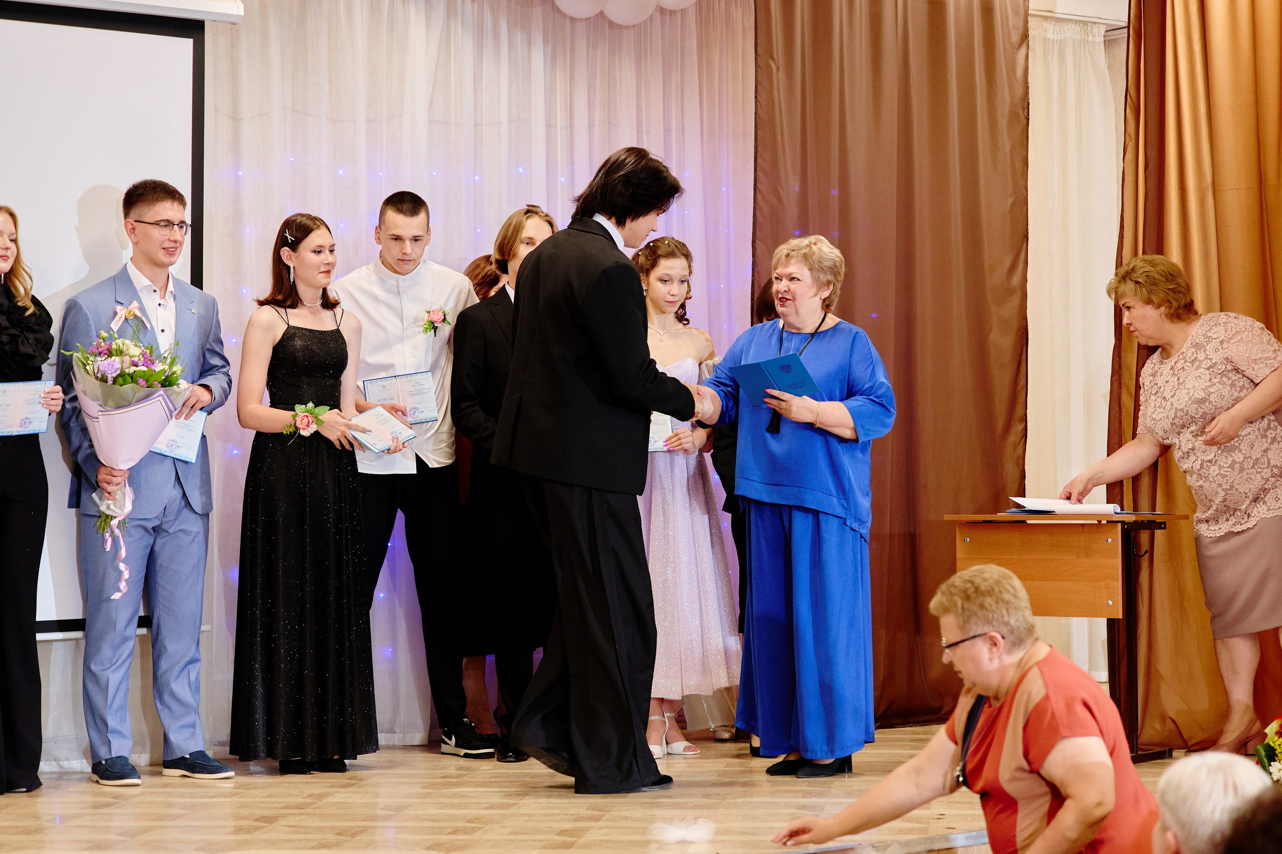 Выпускной 35 Сош. Фотограф Выпускные альбомы Таганрог Сергей Коробченко