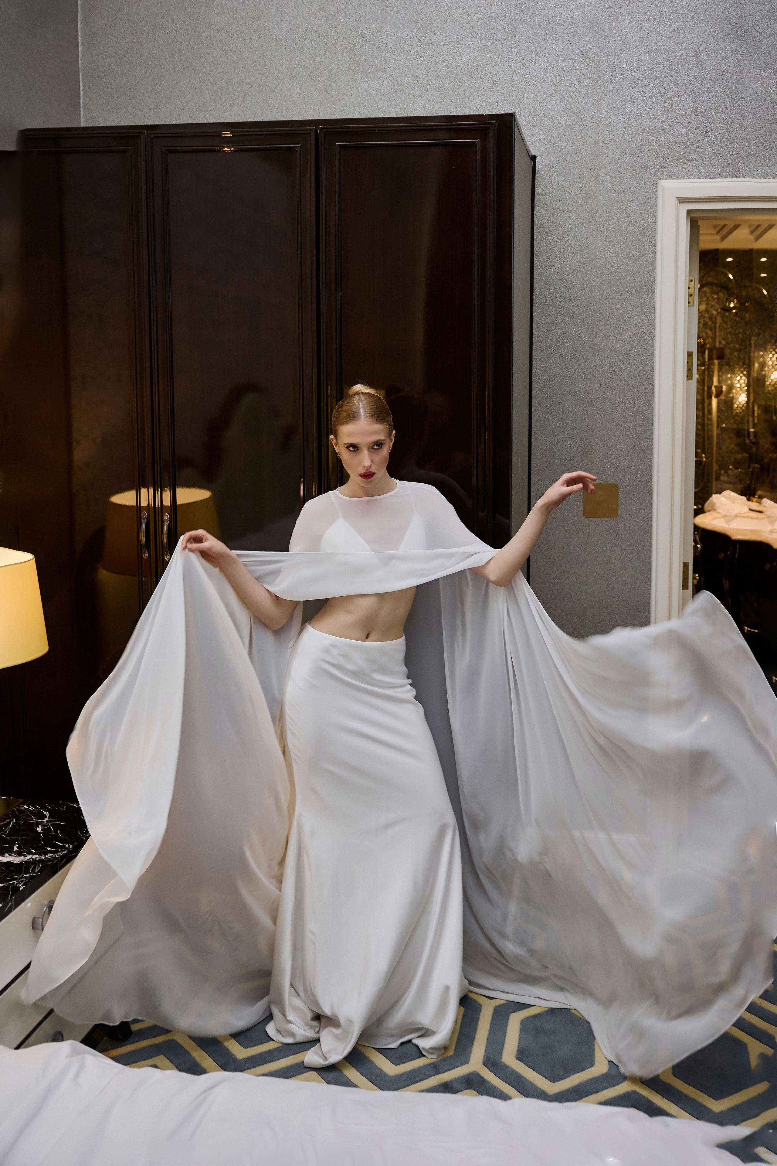 Вадим и Алина. Сборы в отеле St Regis. Свадебный фотограф в Москве и Подмосковье