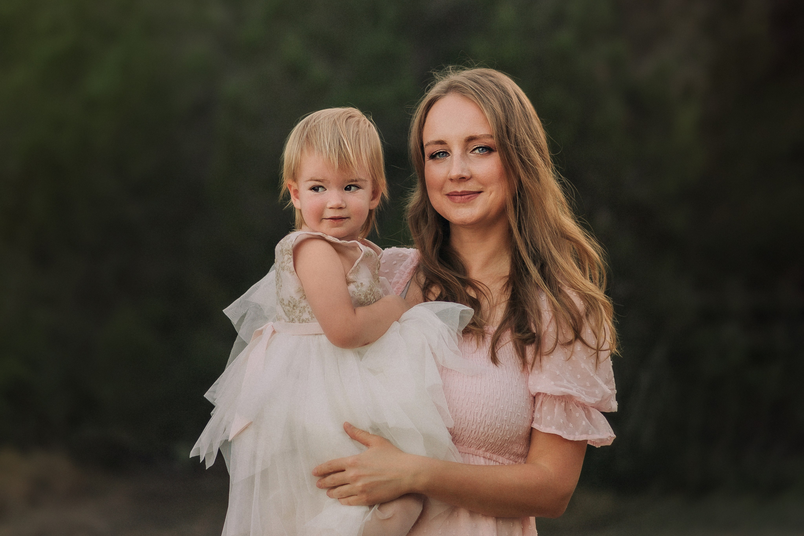 Family snuggles & smiles — cozy family photos