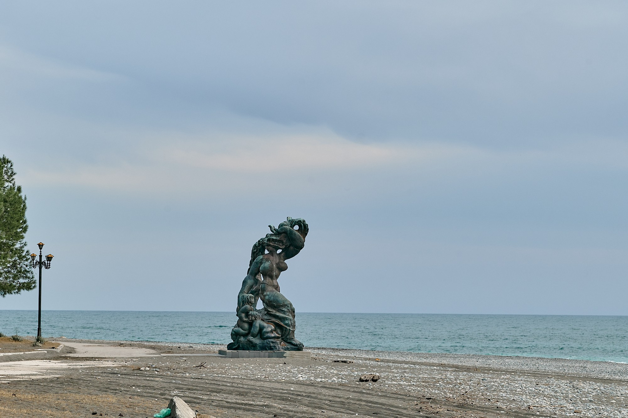 Пицунда, Абхазия. Декабрь 2024. Фотографии отовсюду и обо всем