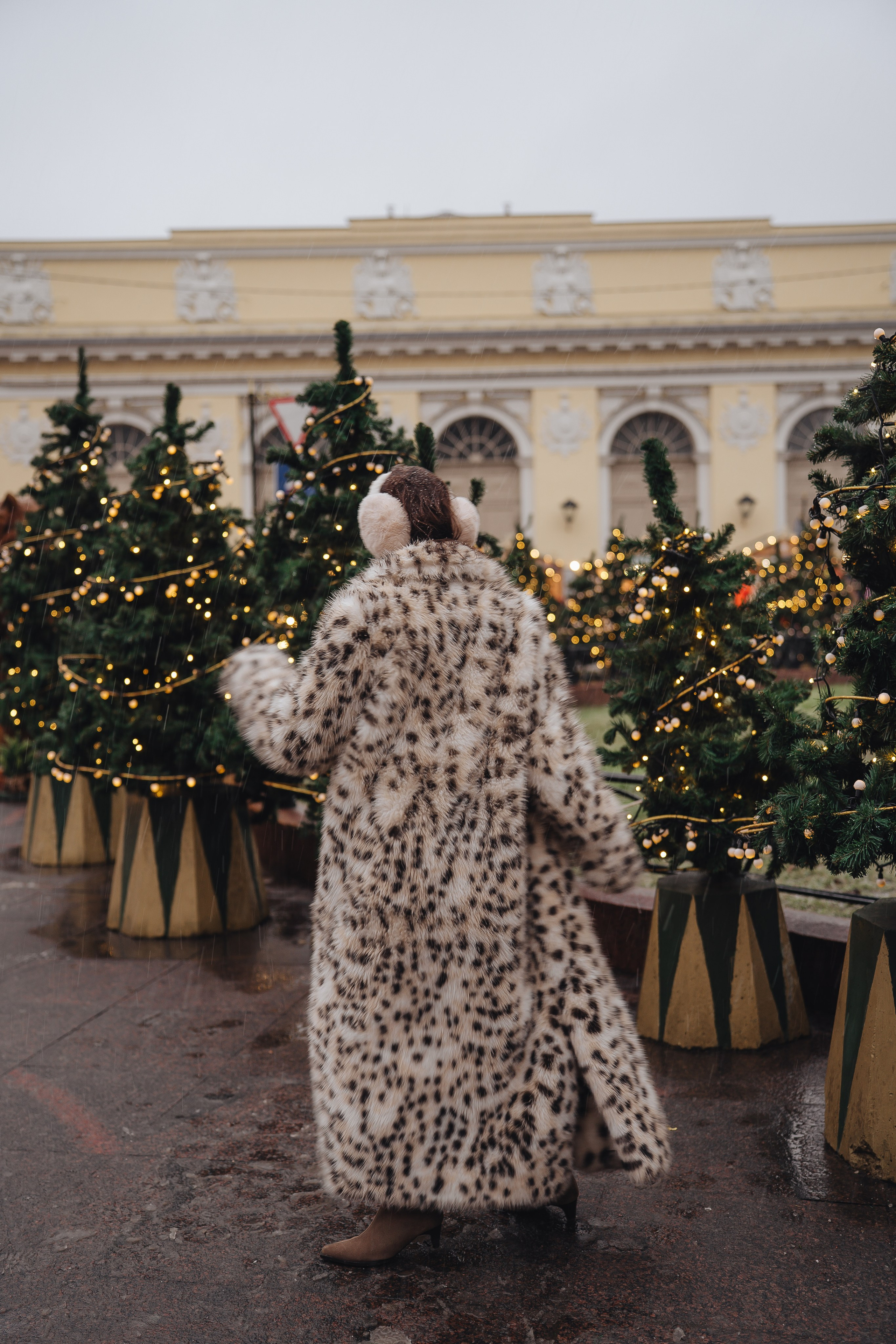 ПРОГУЛКА НА МАНЕЖНОЙ ПЛОЩАДИ ДЛЯ ДЕВУШКИ ПЕРЕД НОВЫМ ГОДОМ (НОВОГОДНЯЯ ФОТОСЕССИИЯ НА МАНЕЖНОЙ ПЛОЩАДИ). Профессиональный фотограф, Санкт-Петербург — Виктория Богомолова