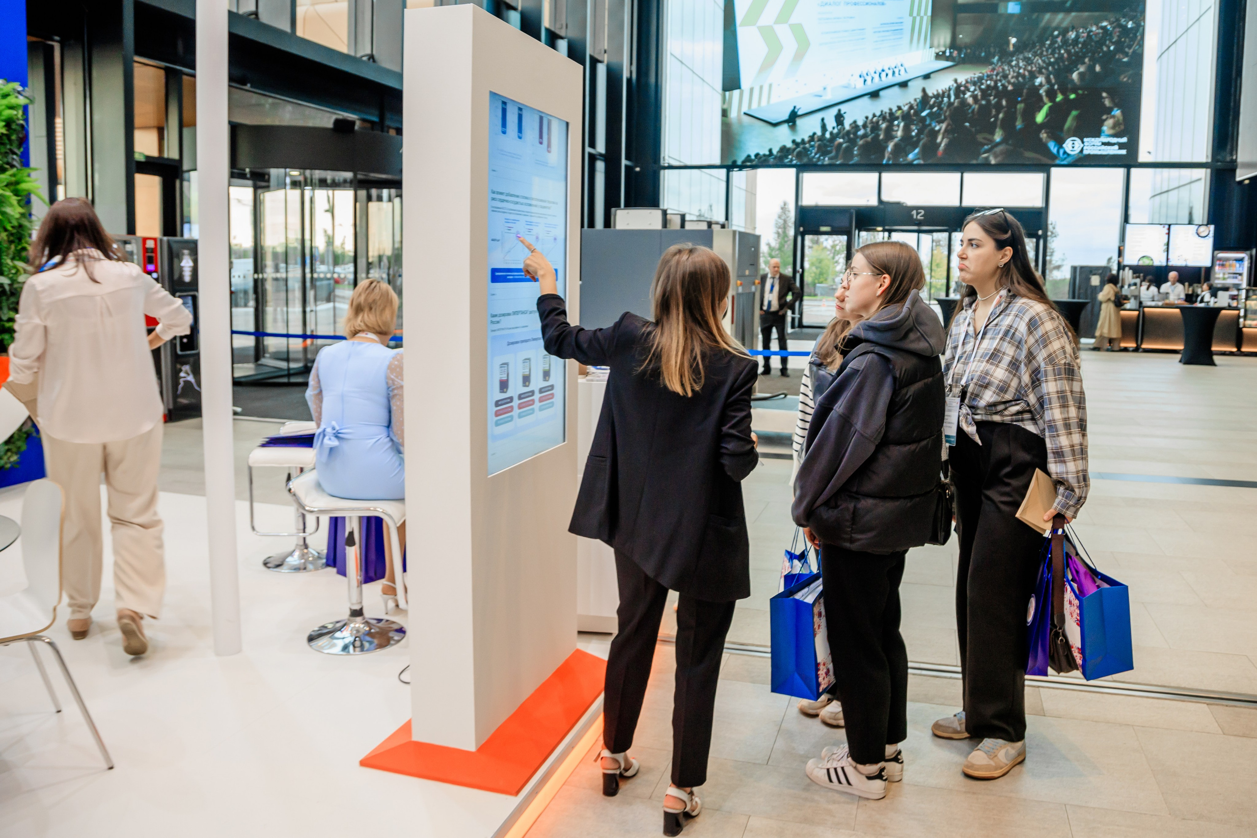 Фотограф на выставку в Спб — заказать съемку в Санкт-Петербурге— Екатерина Ладванова