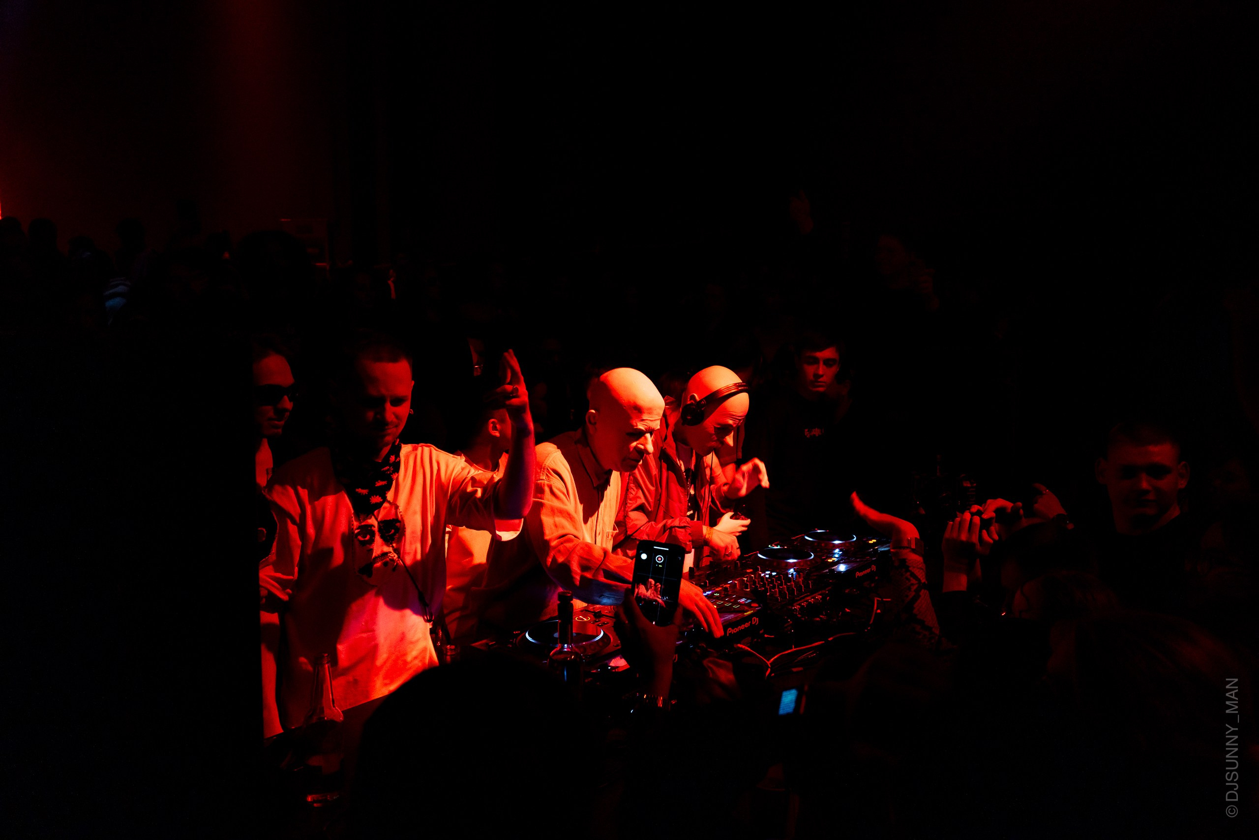 Metro Gorkovskaya ЦЕХ. Sunnyman