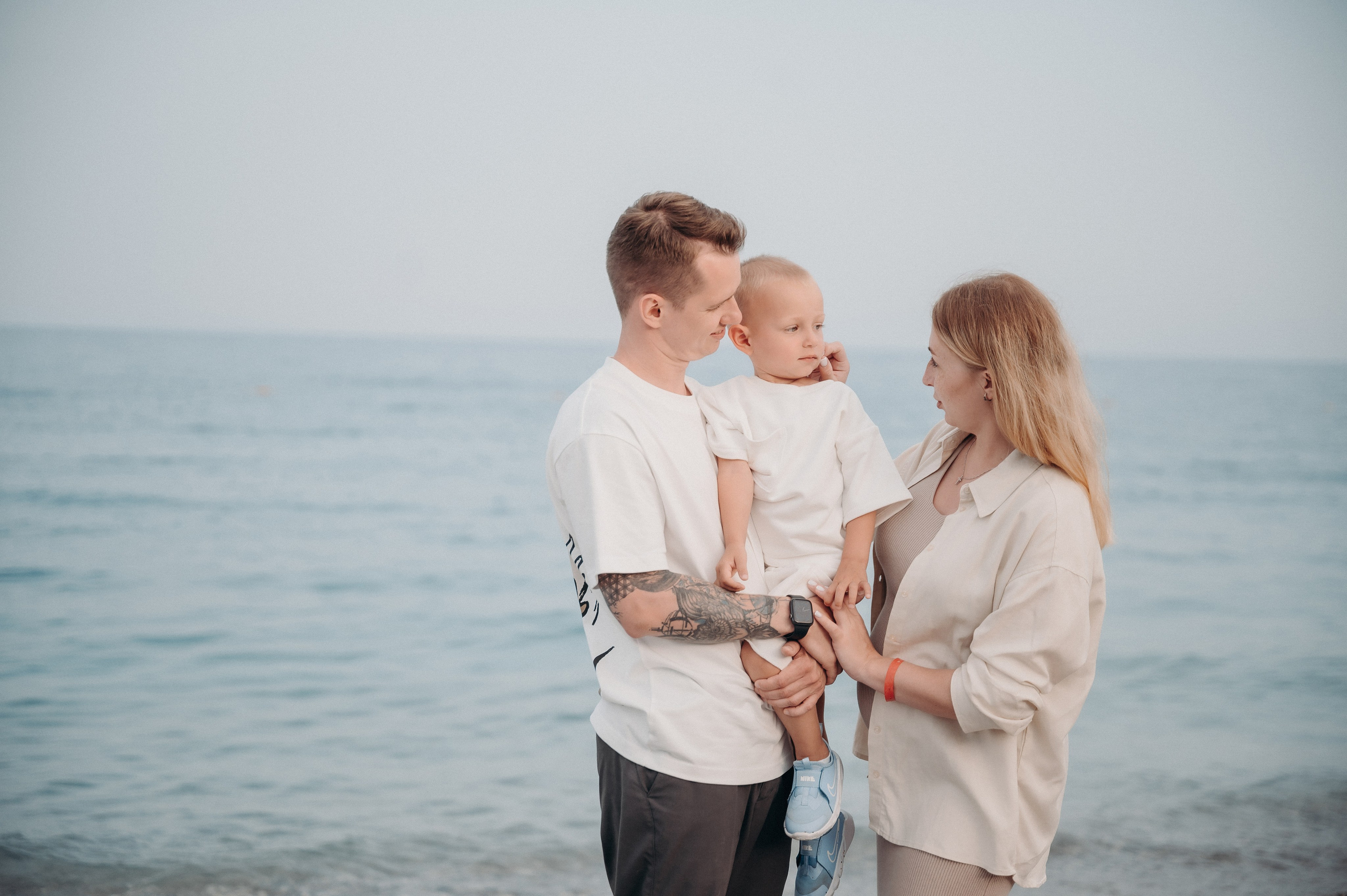 На берегу Средиземного моря. Главная