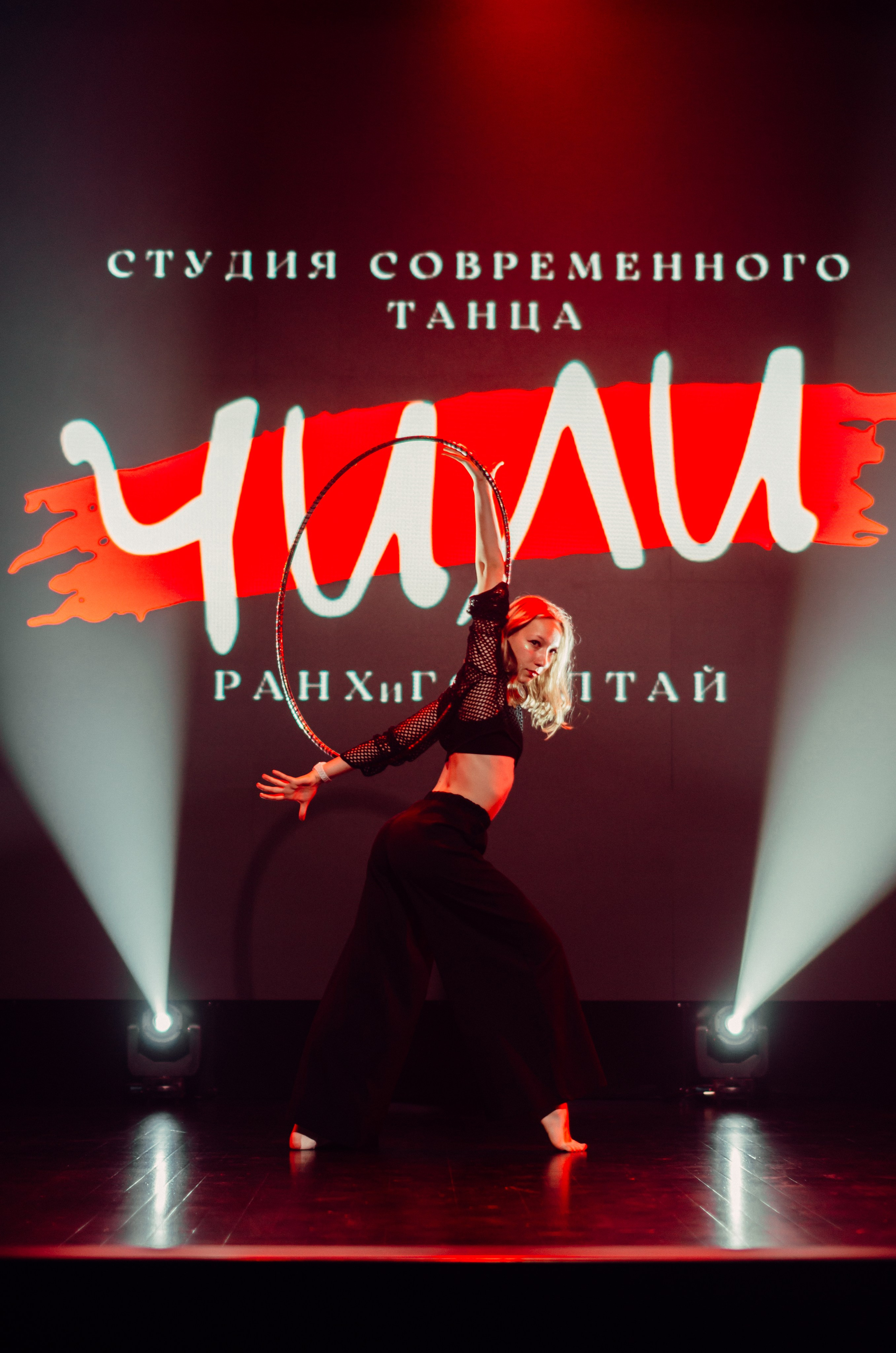 Групповая фотосъемка танцевального коллектива. Денисова Аля — фотограф для парных съемок и индивидуальных историй в Барнауле