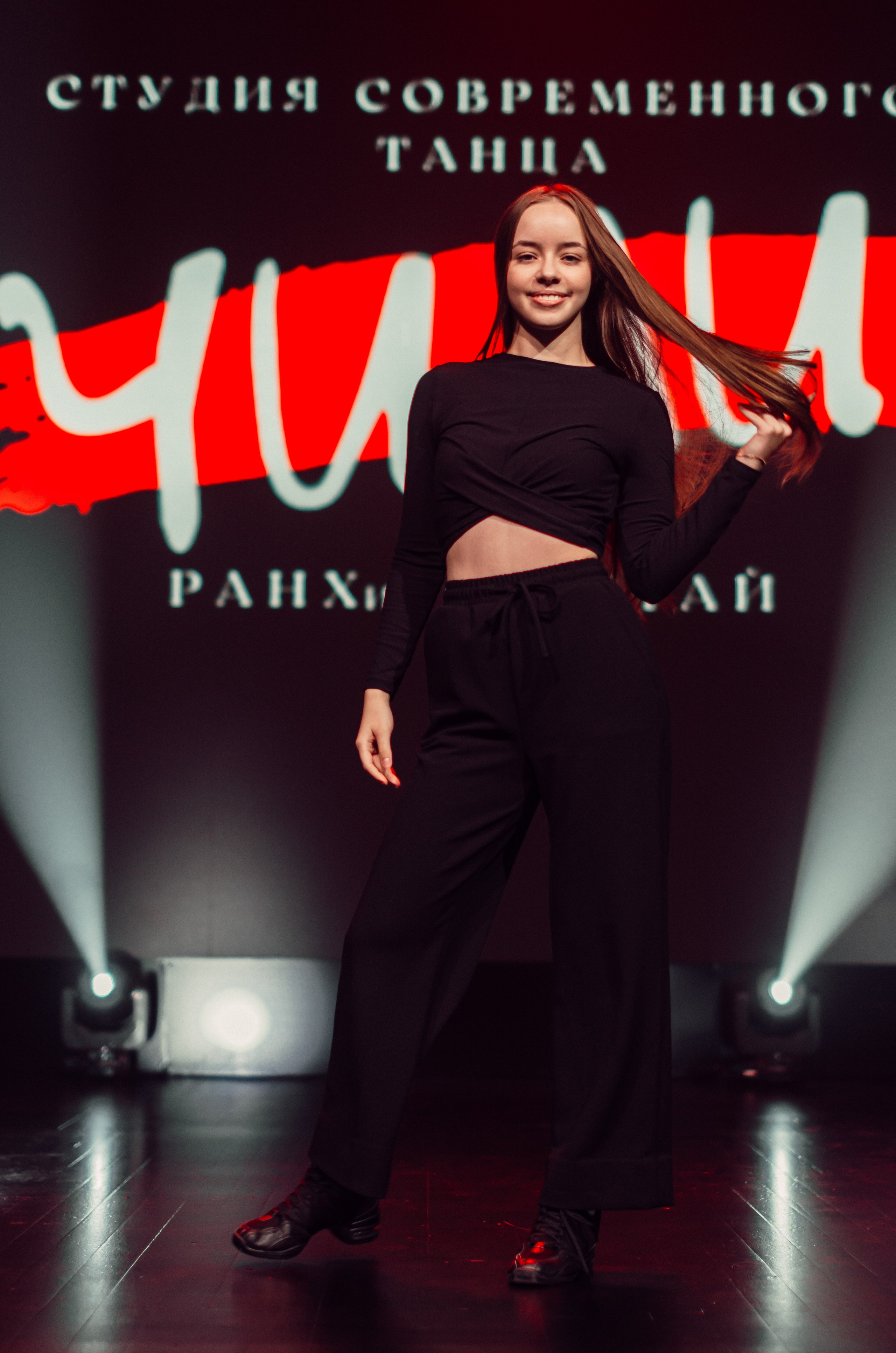 Групповая фотосъемка танцевального коллектива. Денисова Аля — фотограф для парных съемок и индивидуальных историй в Барнауле