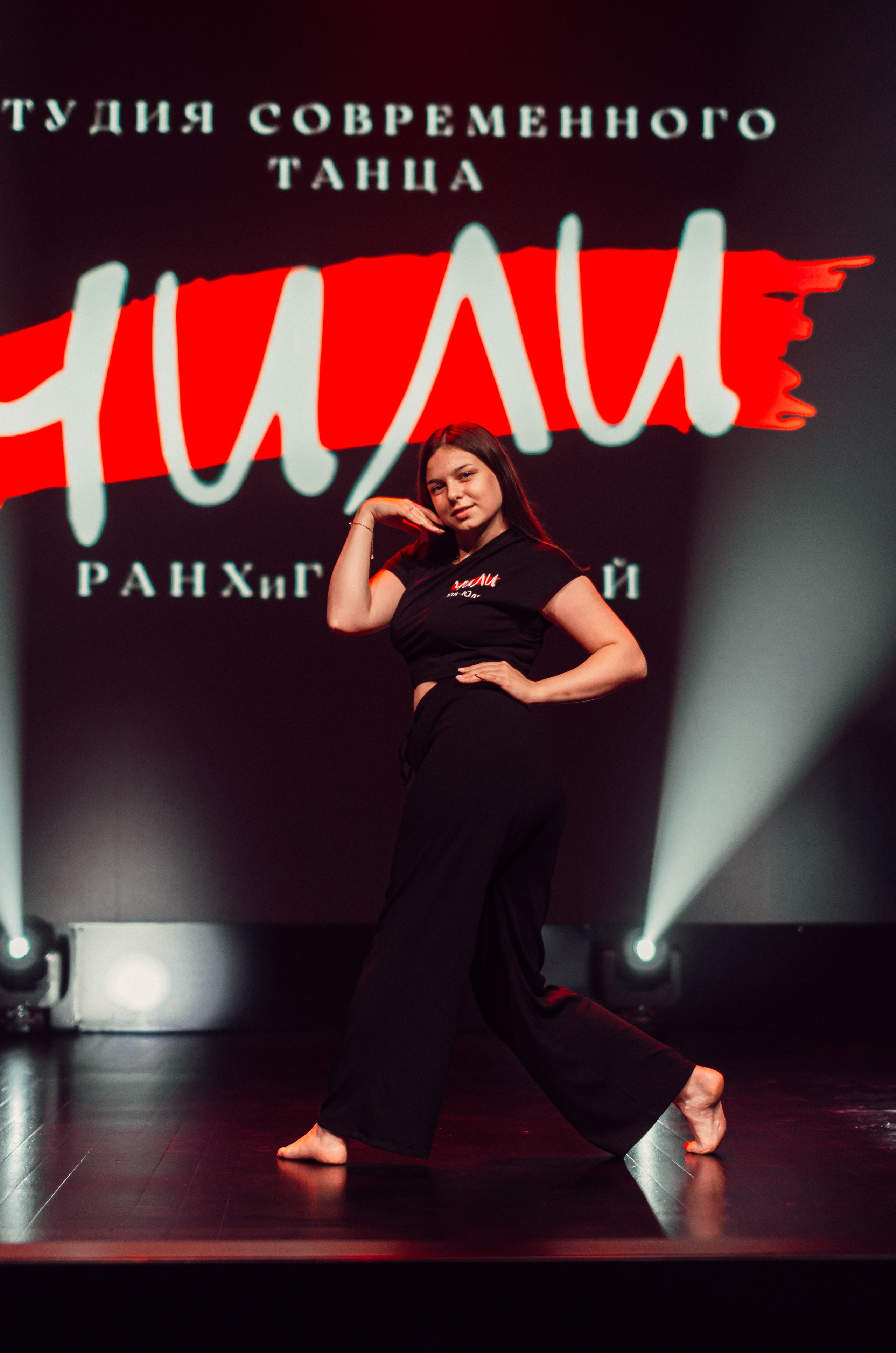 Групповая фотосъемка танцевального коллектива. Денисова Аля — фотограф для парных съемок и индивидуальных историй в Барнауле