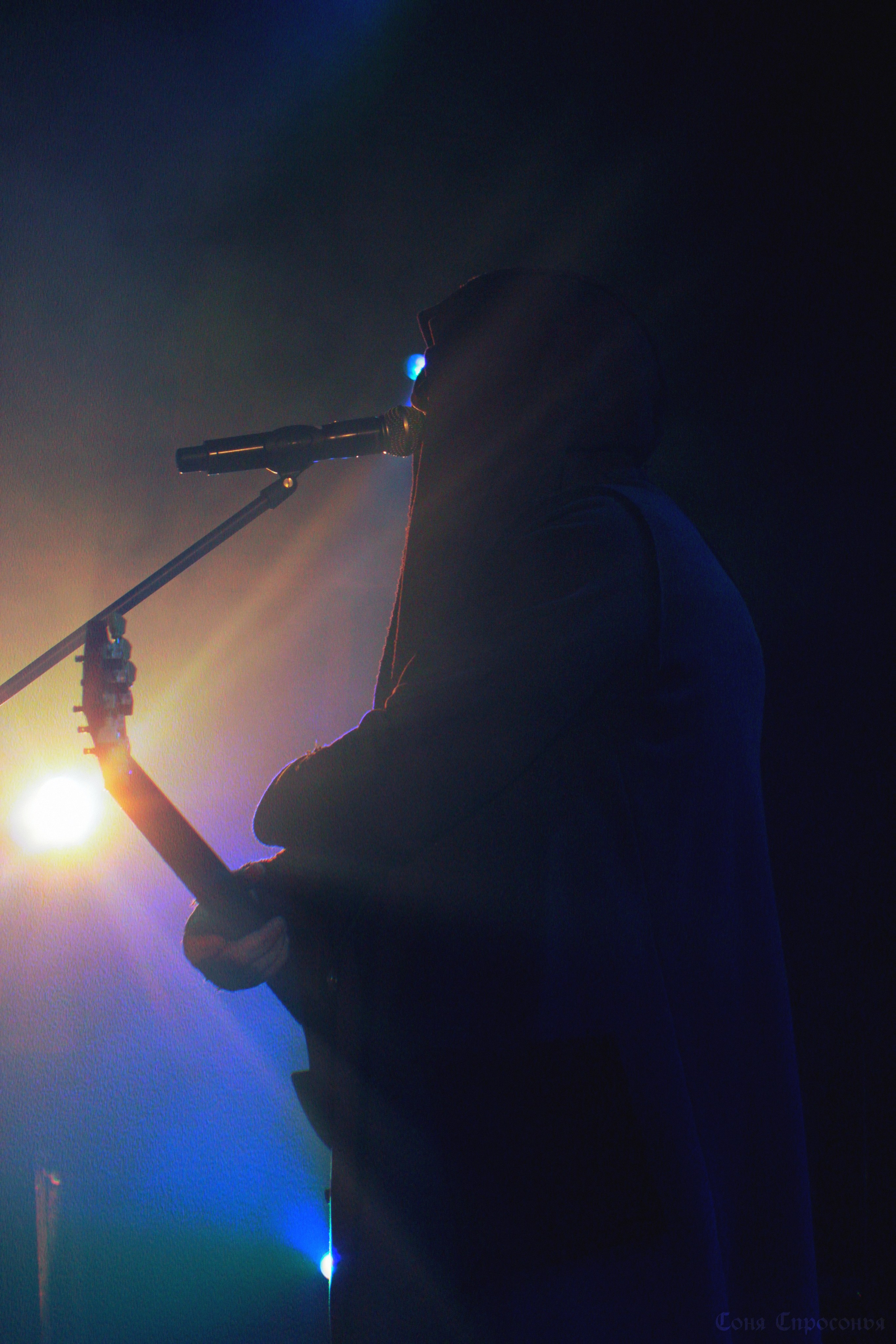 Синестетик 26.08.23. Концертный и портретный фотограф в Москве Соня Спросонья