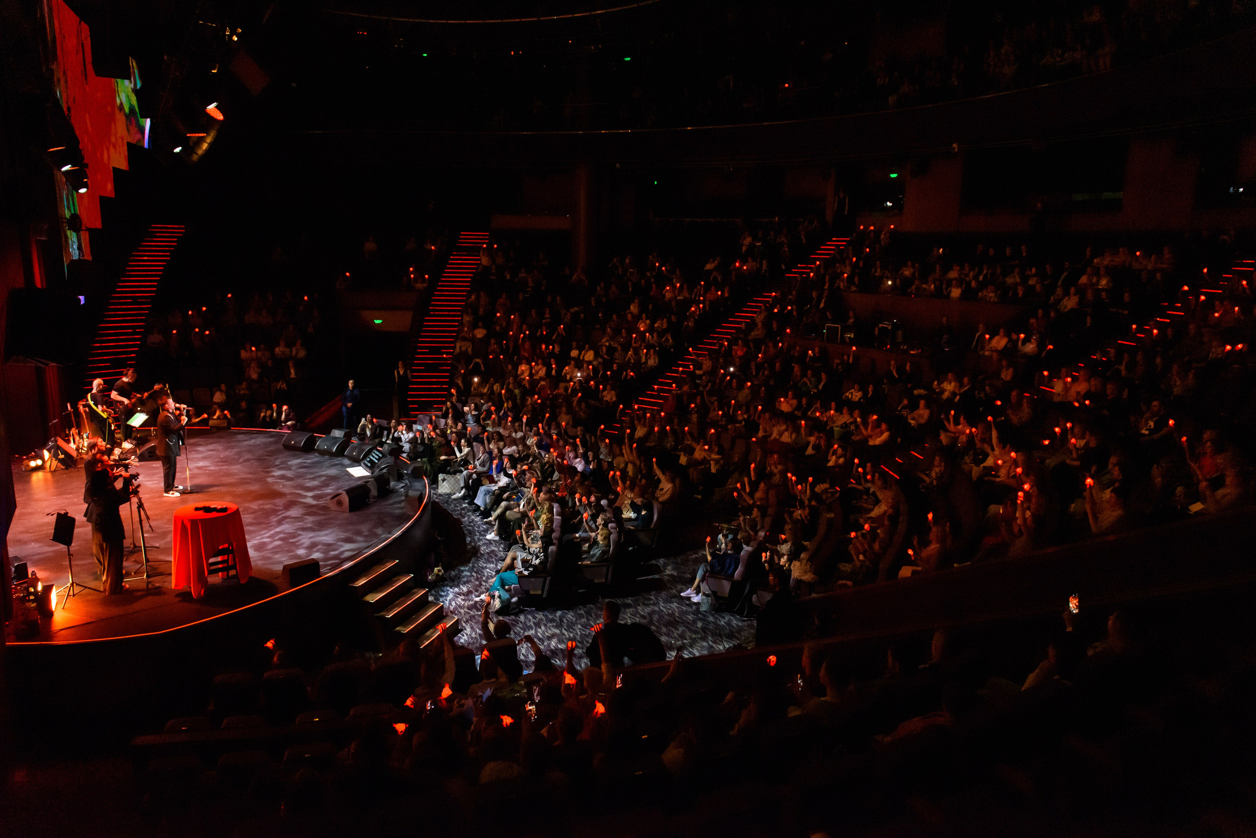 Кирилл Туриченко — Вегас Сити Холл. Бренд-фотограф для экспертов и блогеров в Москве Влада Горбовская